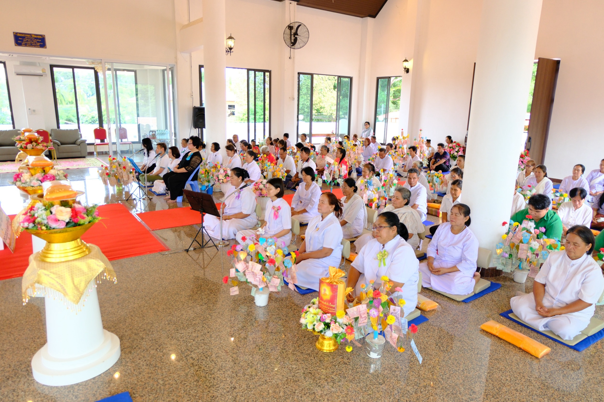 ภาพร่วมพิธีกรรมวัดหนองกินเพล