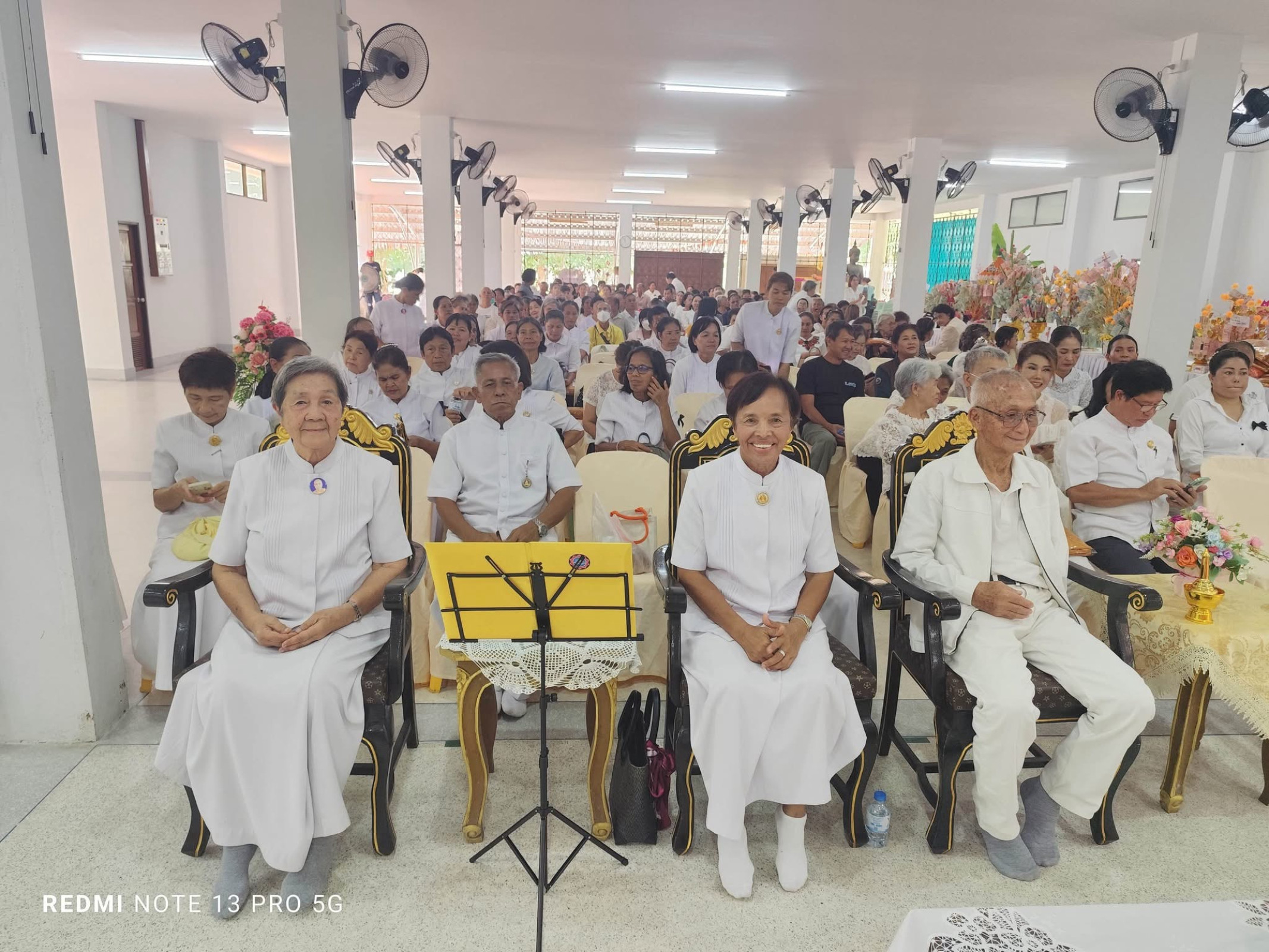 ภาพร่วมพิธีกรรมวัดพังลา