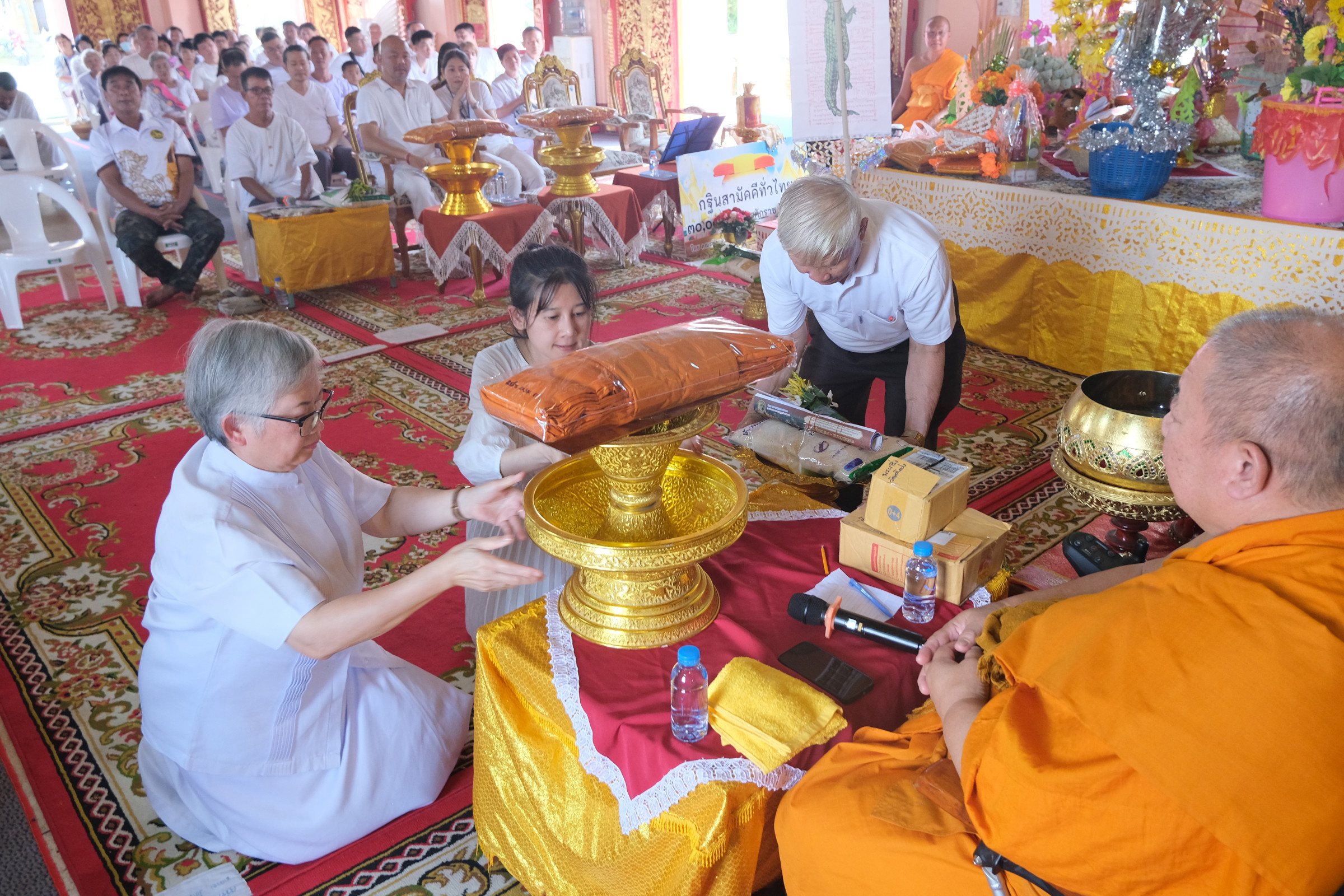 ภาพร่วมพิธีกรรมวัดสันปง