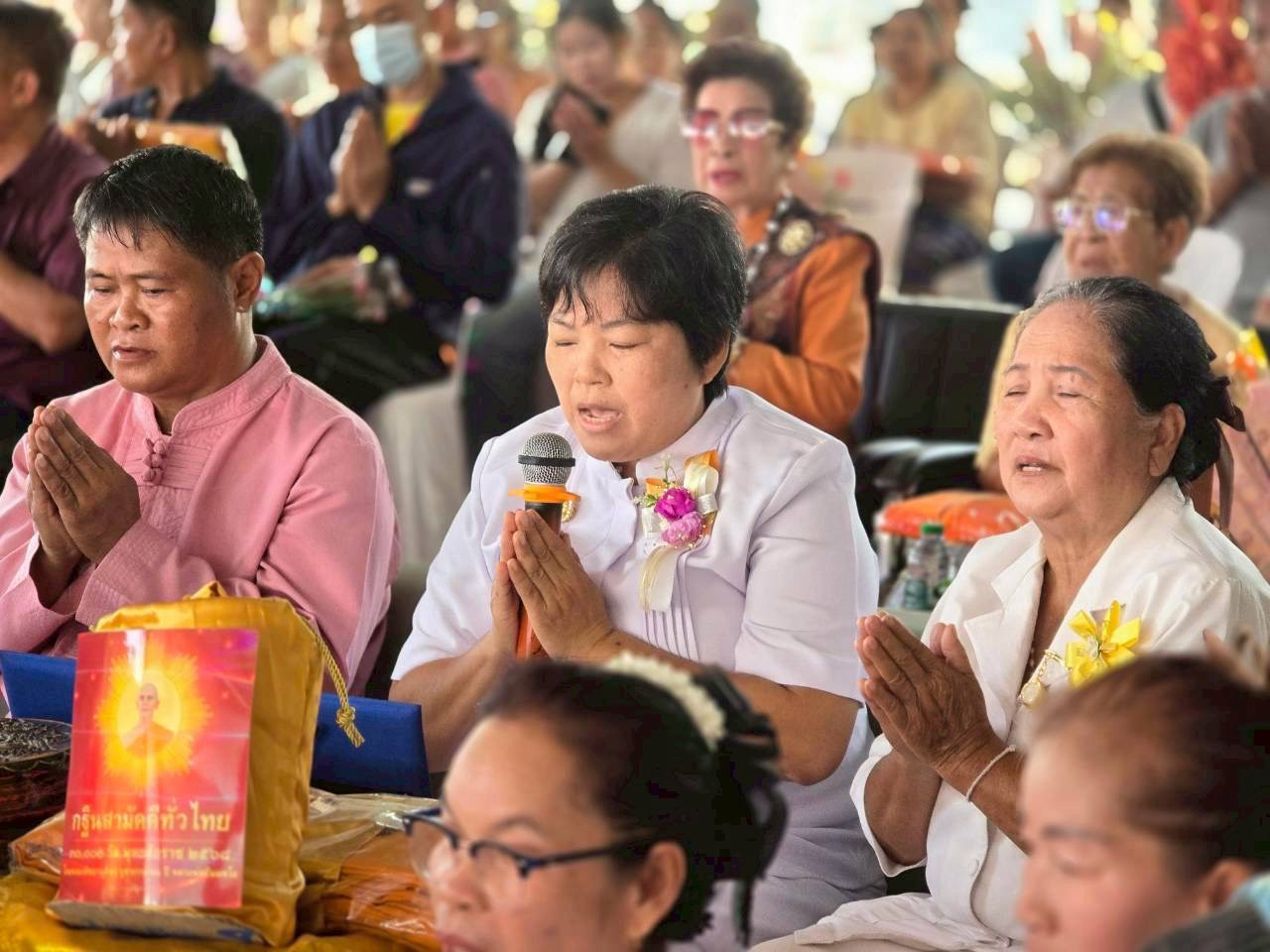 ภาพกล่าวคำถวายกฐินวัดหนองหญ้าปล้อง