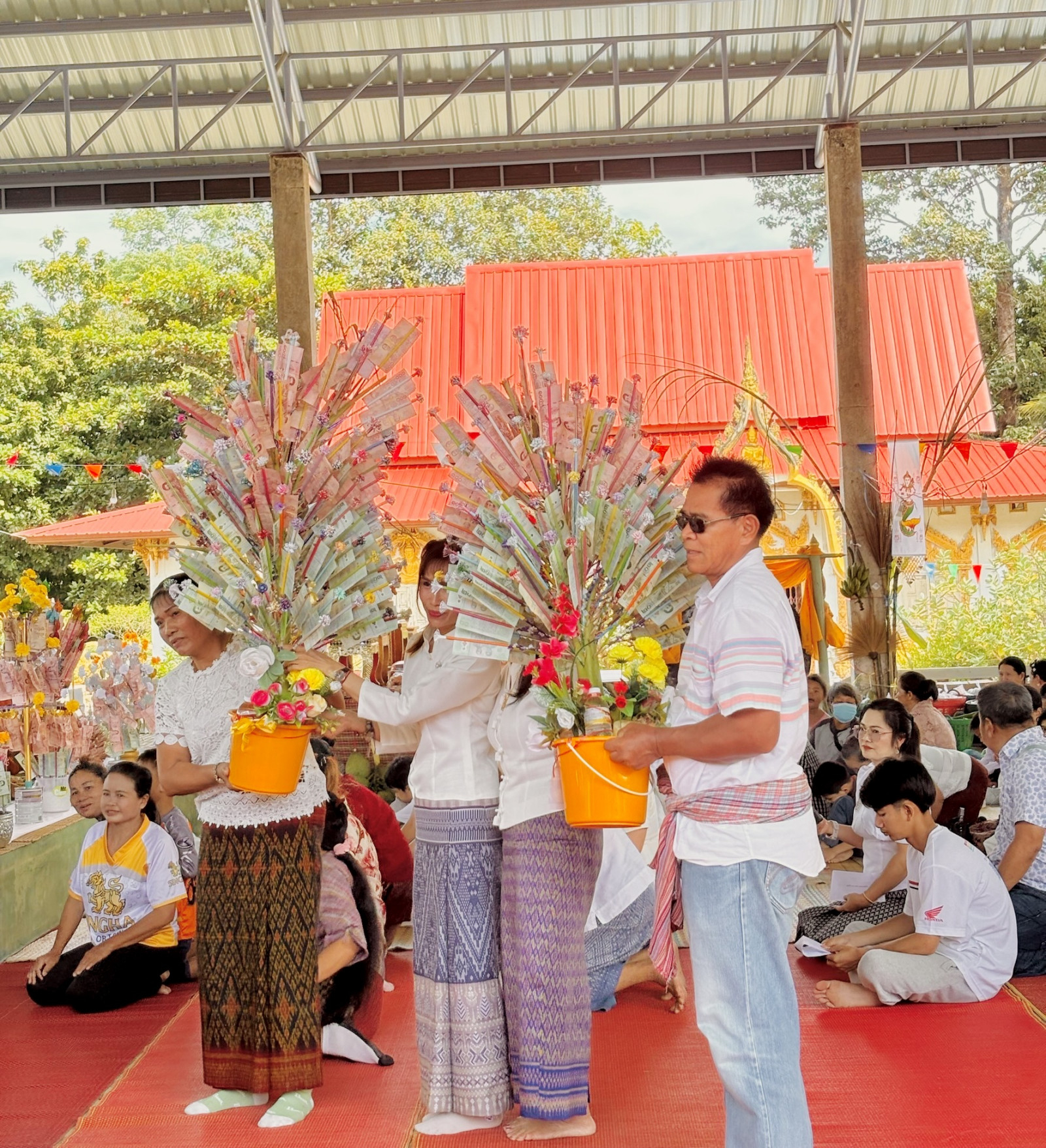 ภาพร่วมขบวนกฐินวัดปากกุดหวาย