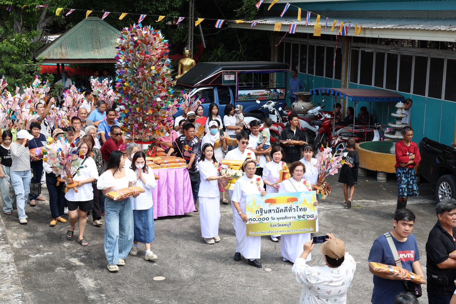 ภาพร่วมขบวนกฐินวัดกำแพงประชาราม