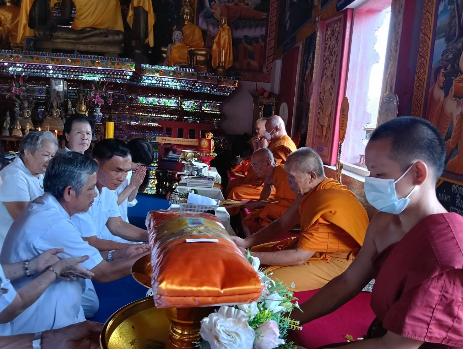 ภาพร่วมพิธีกรรมวัดหนองอึ่ง