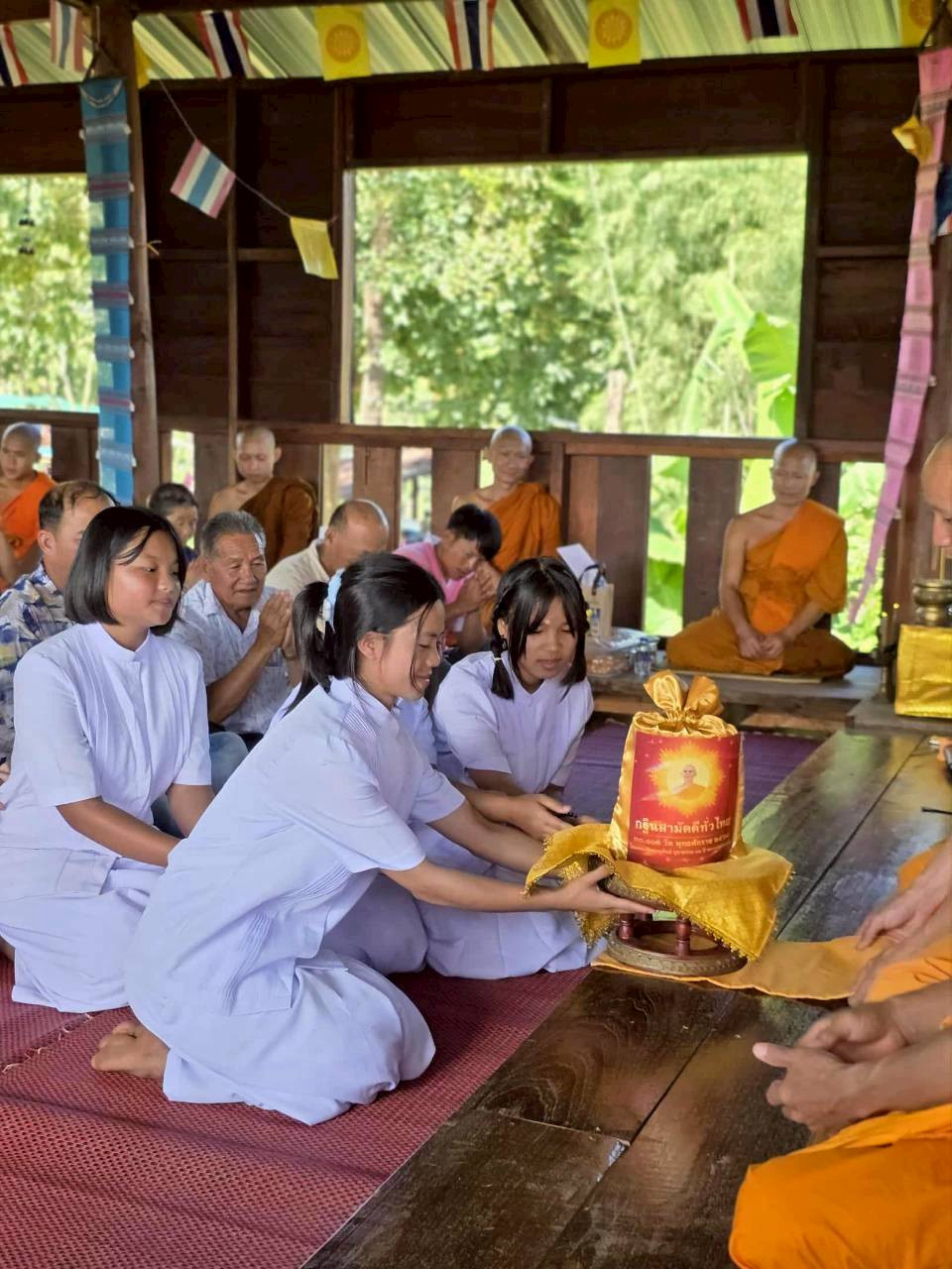 ภาพการถวายปัจจัยสำนักสงฆ์เคาะทีโค๊ะ