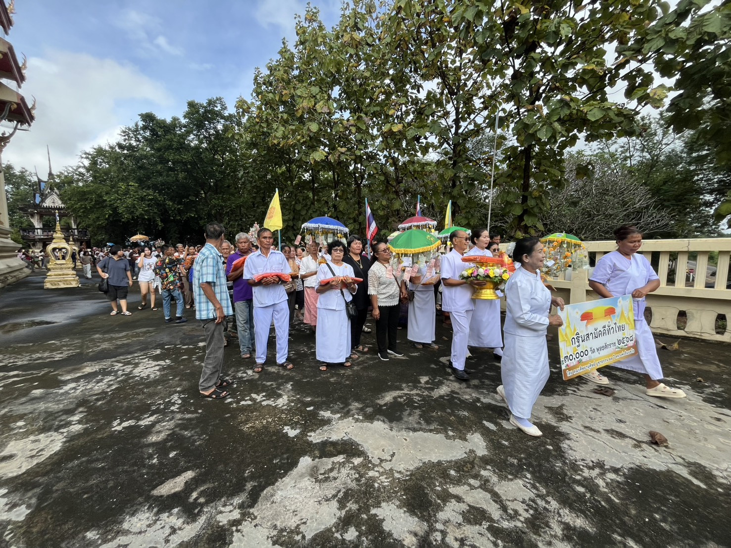 ภาพร่วมพิธีกรรมวัดโนนสวรรค์บ้านชอน
