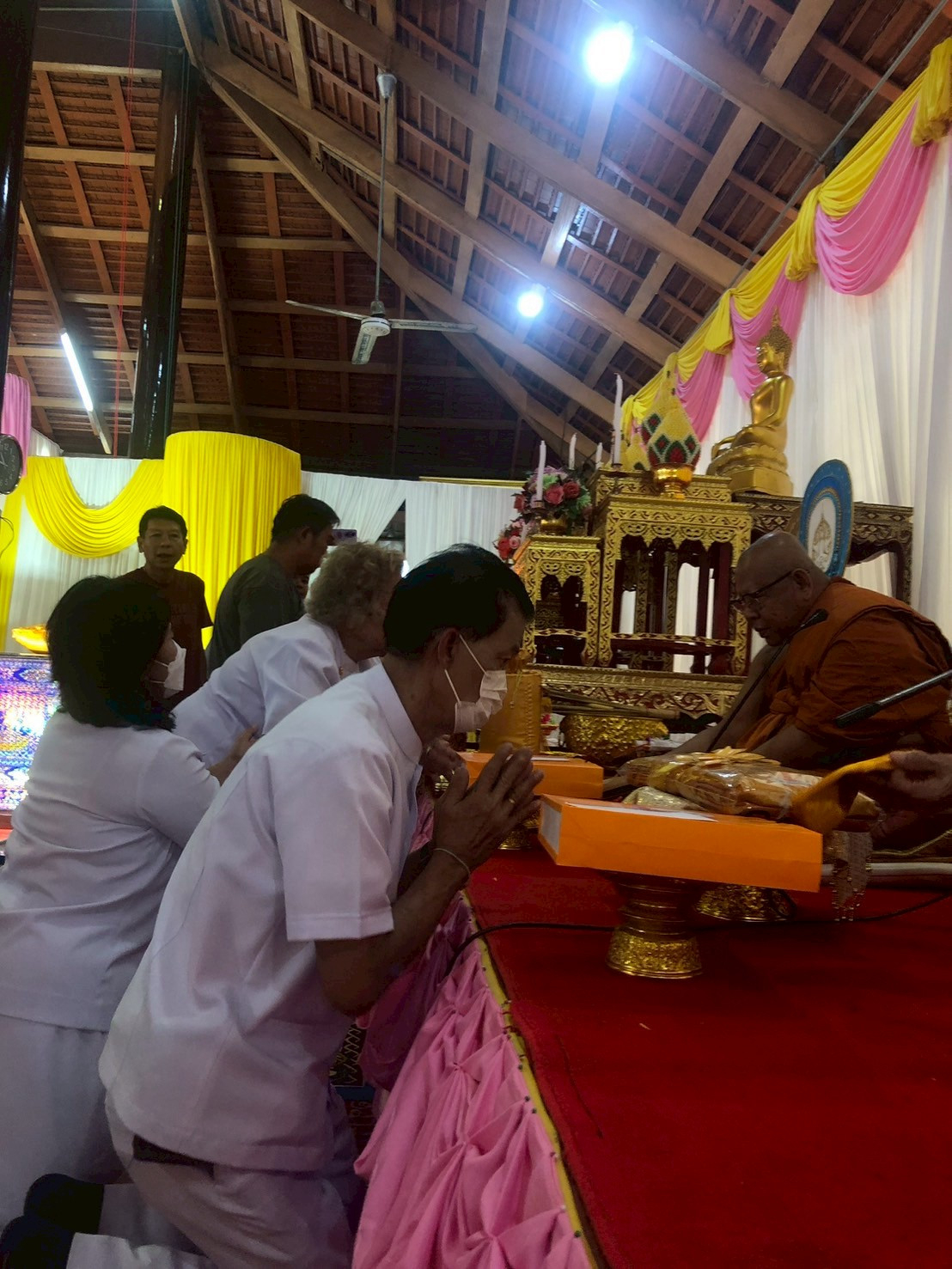ภาพร่วมพิธีกรรมวัดบ้านกล้วย