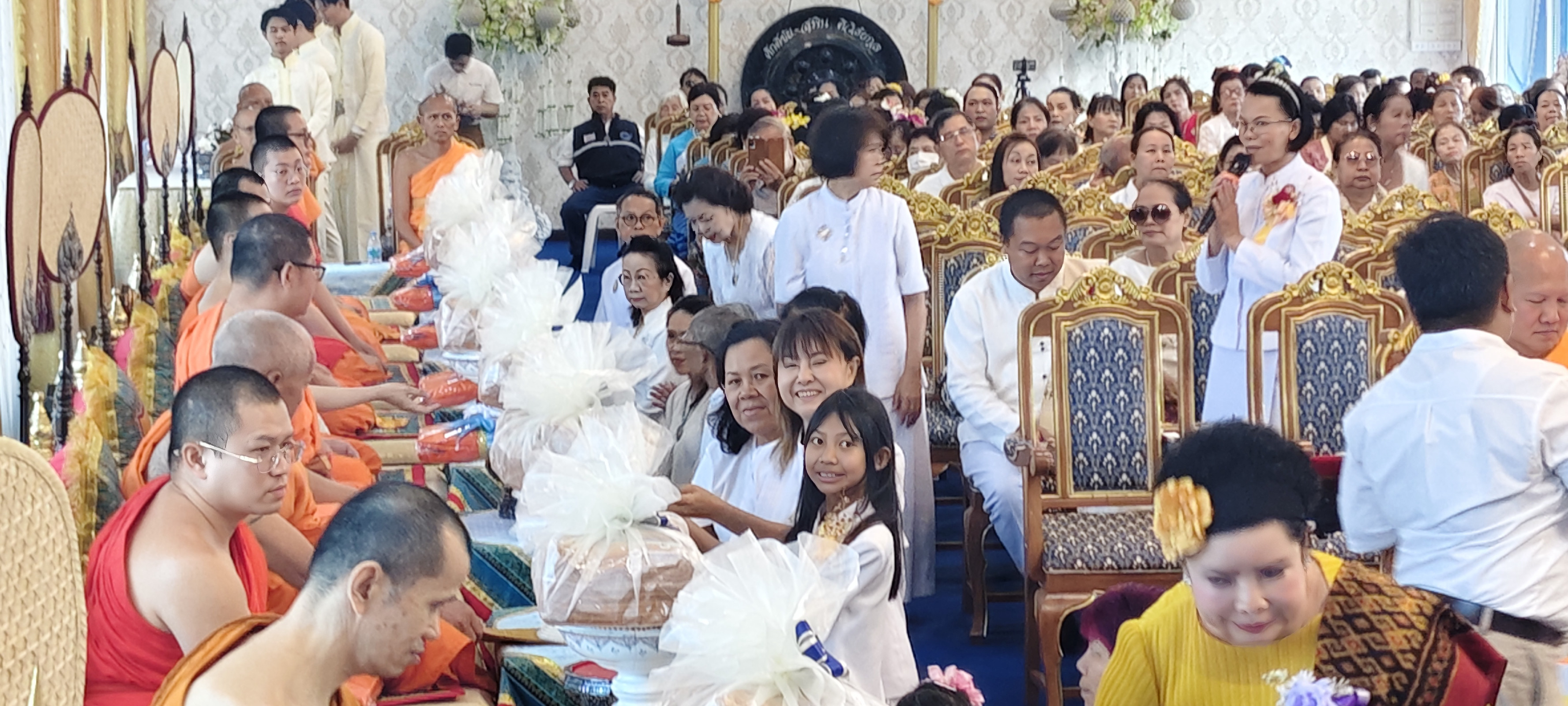 ภาพร่วมพิธีกรรมวัดร่องเสือเต้น