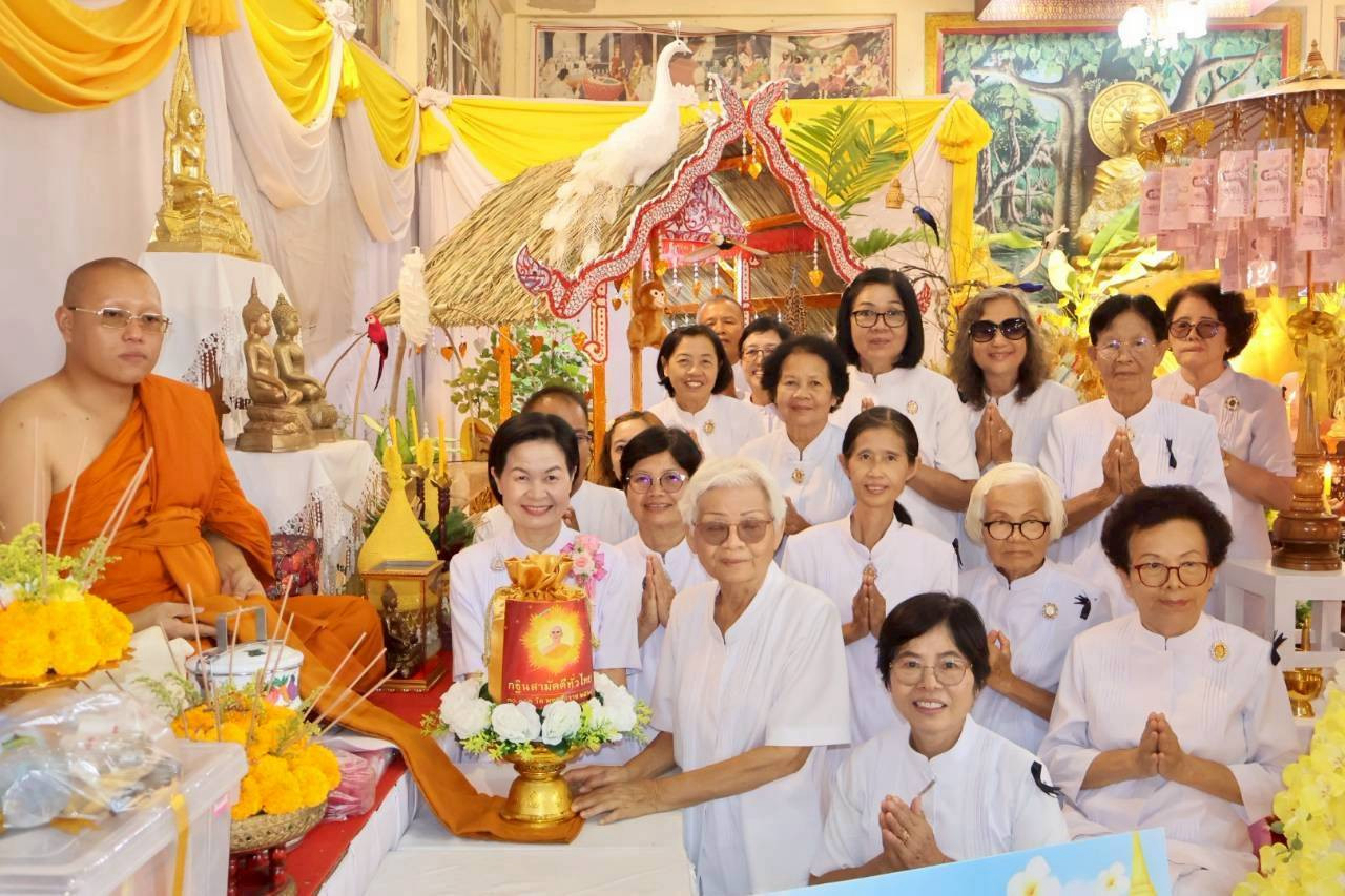 ภาพการถวายปัจจัยวัดดอนแท่น