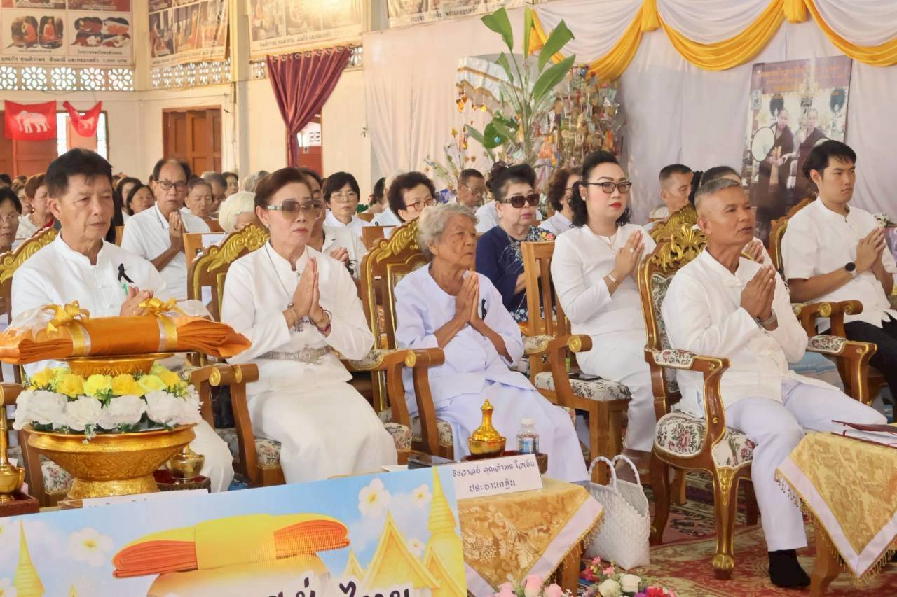 ภาพร่วมพิธีกรรมวัดดอนแท่น