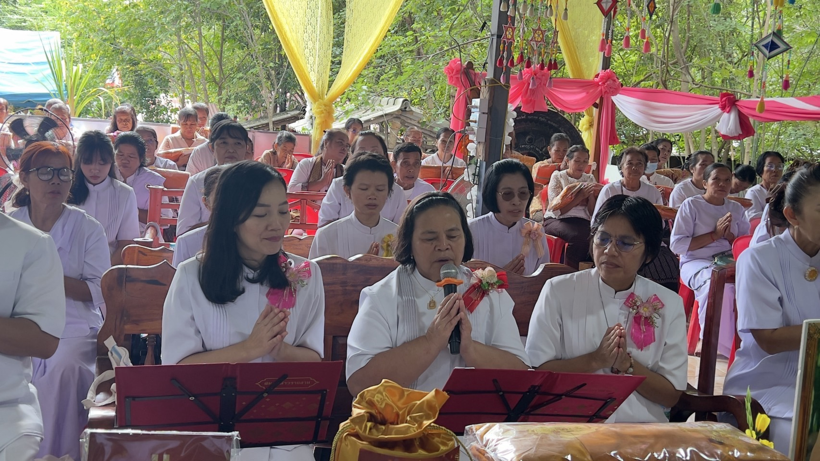 ภาพร่วมพิธีกรรมวัดป่าภูนกยูง