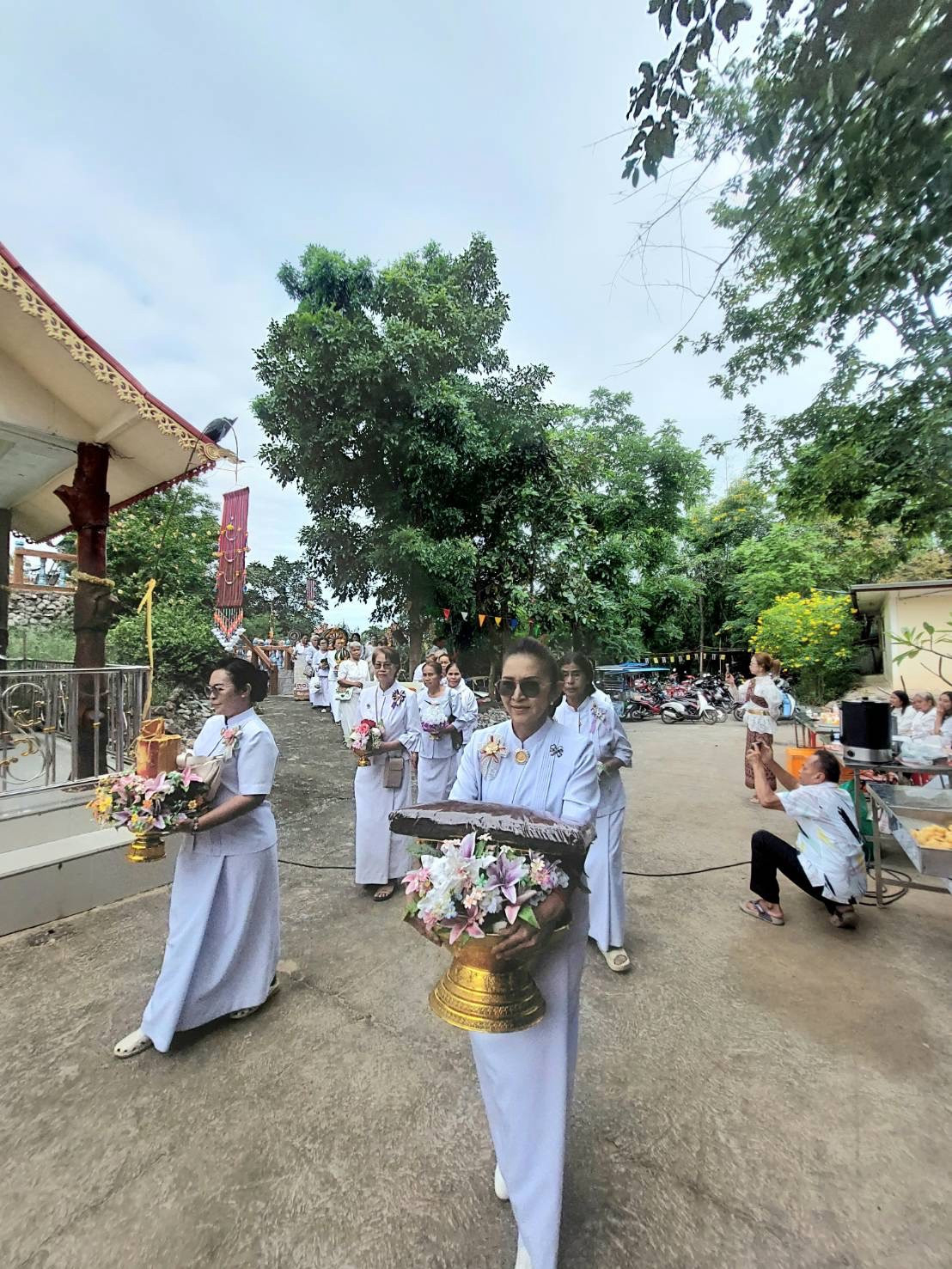 ภาพร่วมขบวนกฐินที่พักสงฆ์ภูสำเภาศิวิไลซ์
