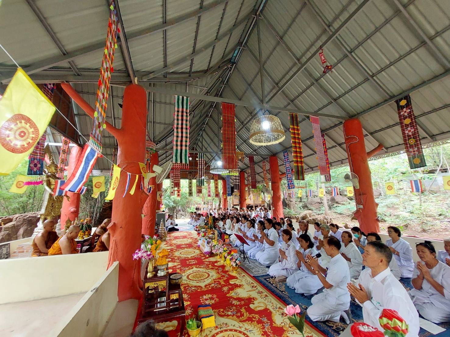 ภาพร่วมพิธีกรรมที่พักสงฆ์ภูสำเภาศิวิไลซ์