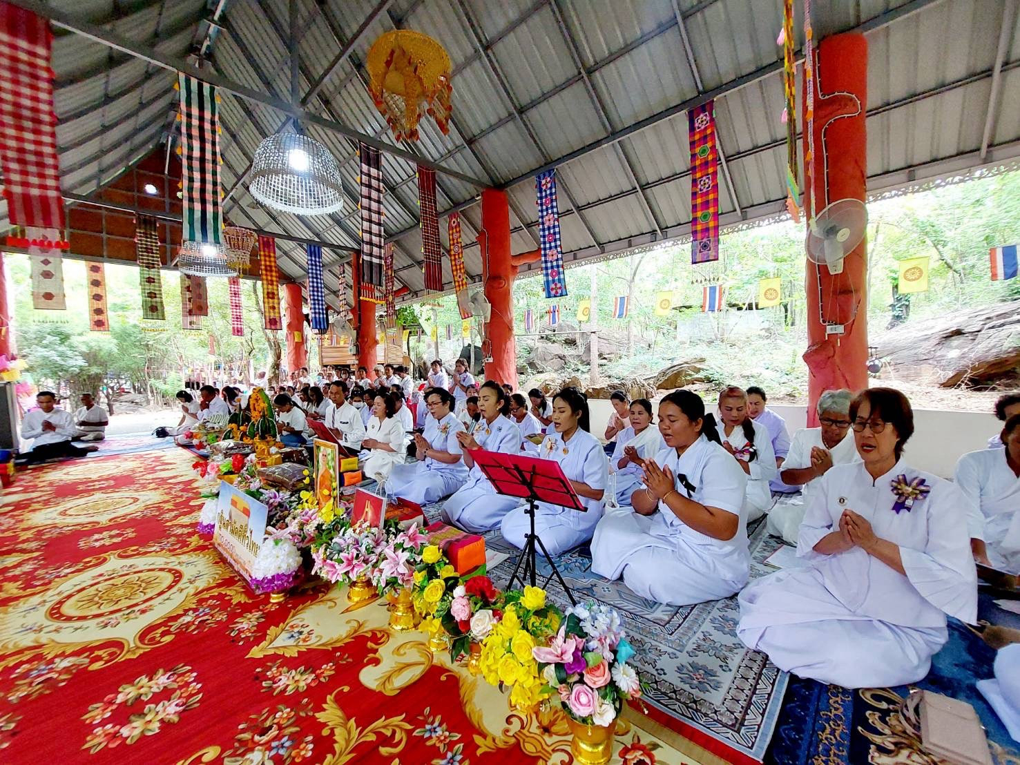 ภาพร่วมพิธีกรรมที่พักสงฆ์ภูสำเภาศิวิไลซ์