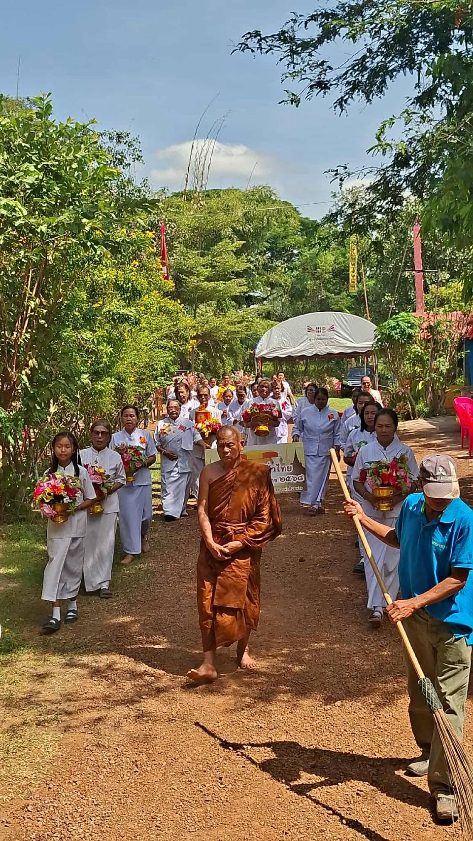 ภาพร่วมขบวนกฐินที่พักสงฆ์ธุดงคสถานอรุณศรีฉวีวงศ์วนาราม