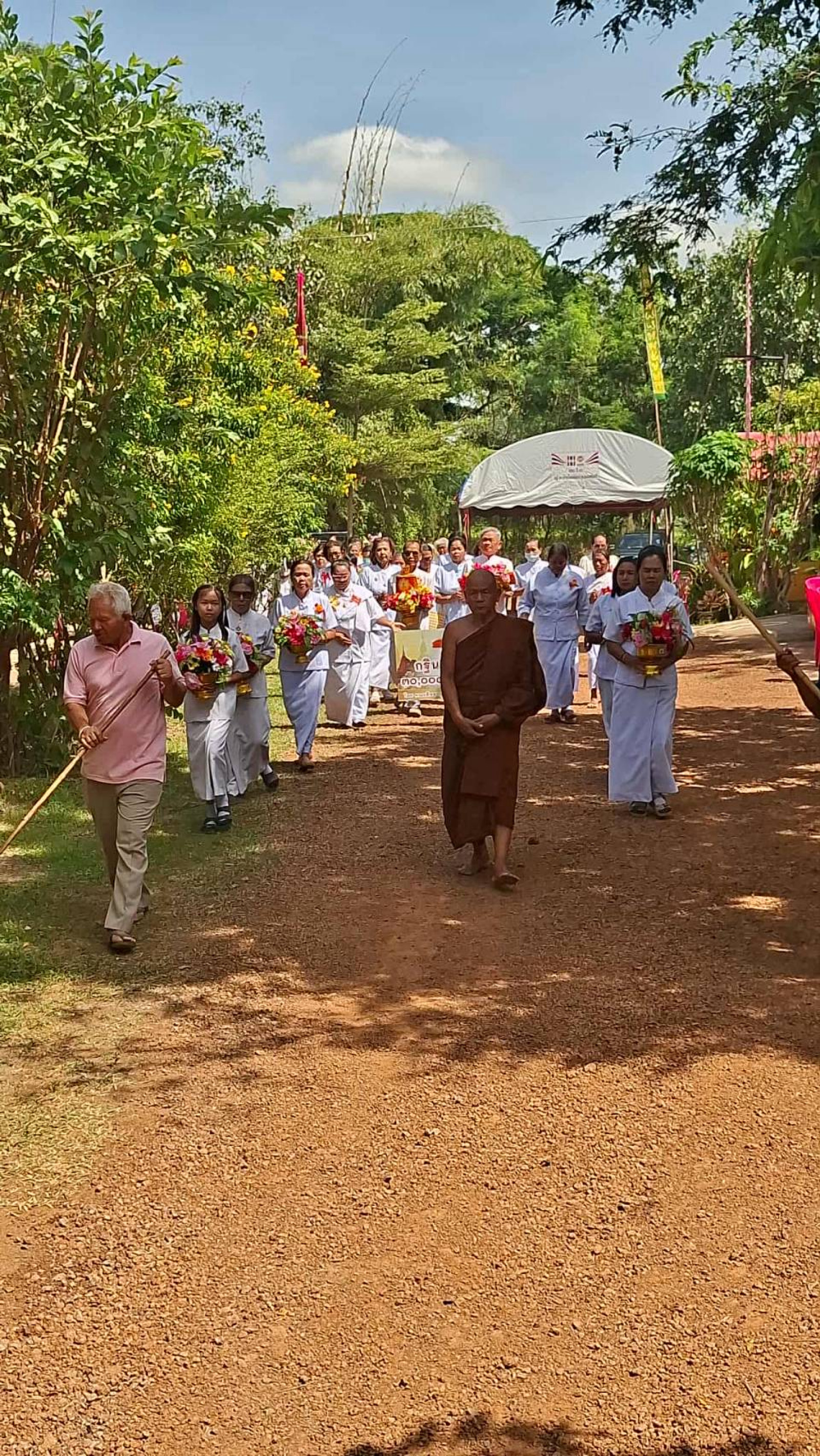 ภาพร่วมพิธีกรรมที่พักสงฆ์ธุดงคสถานอรุณศรีฉวีวงศ์วนาราม