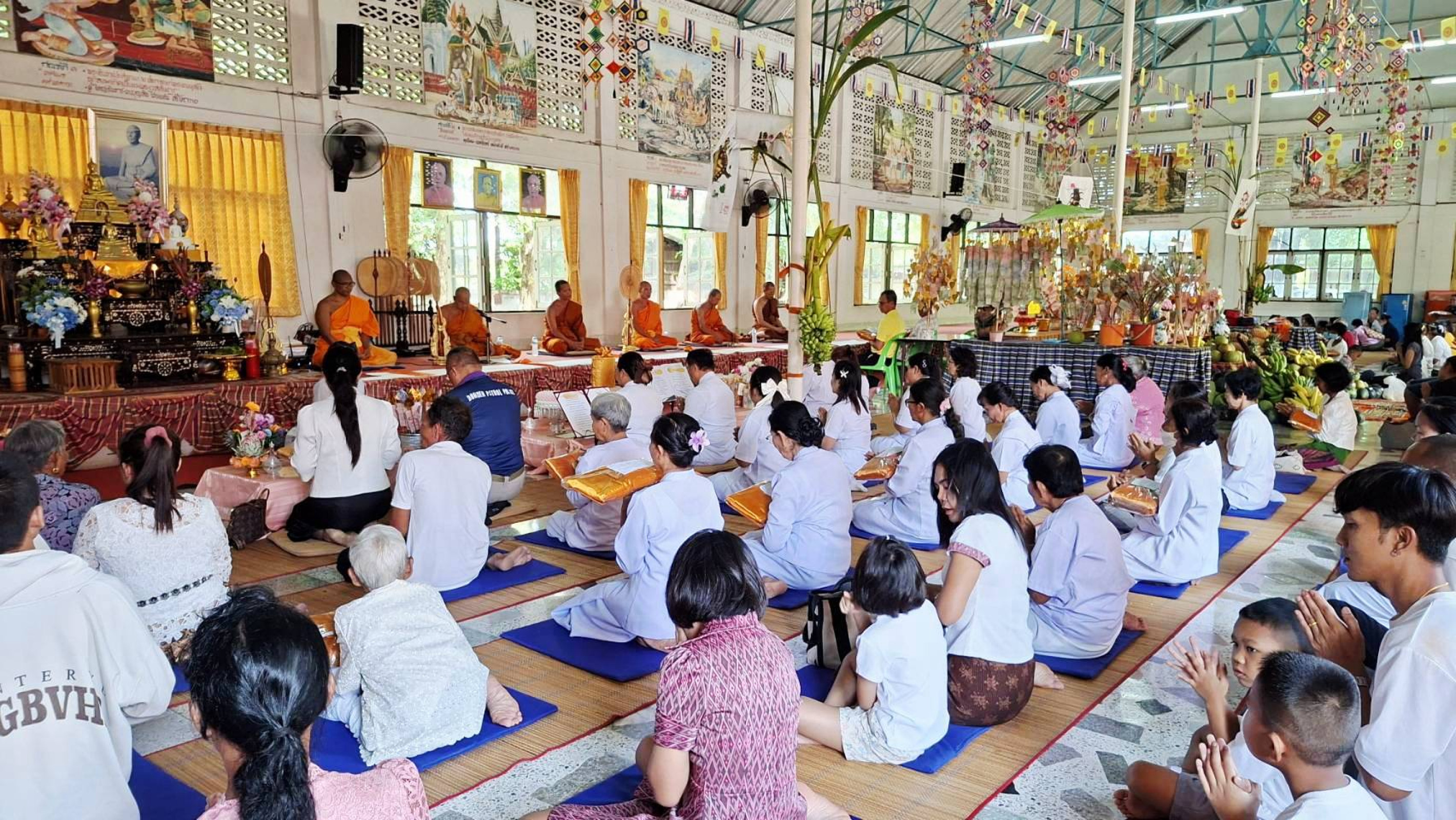 ภาพร่วมพิธีกรรมวัดสวายสอ