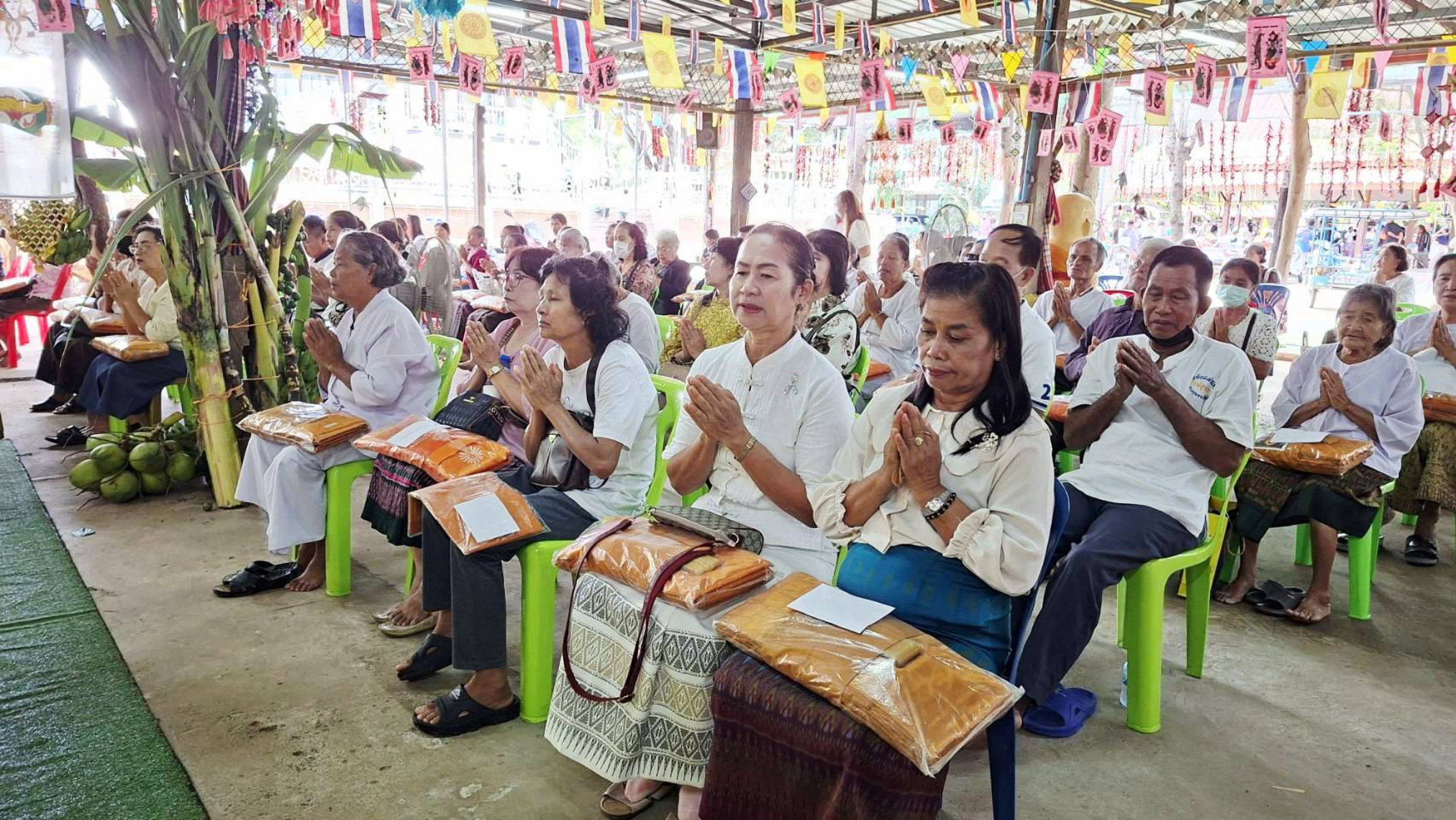 ภาพร่วมพิธีกรรมวัดศรีสำโรง