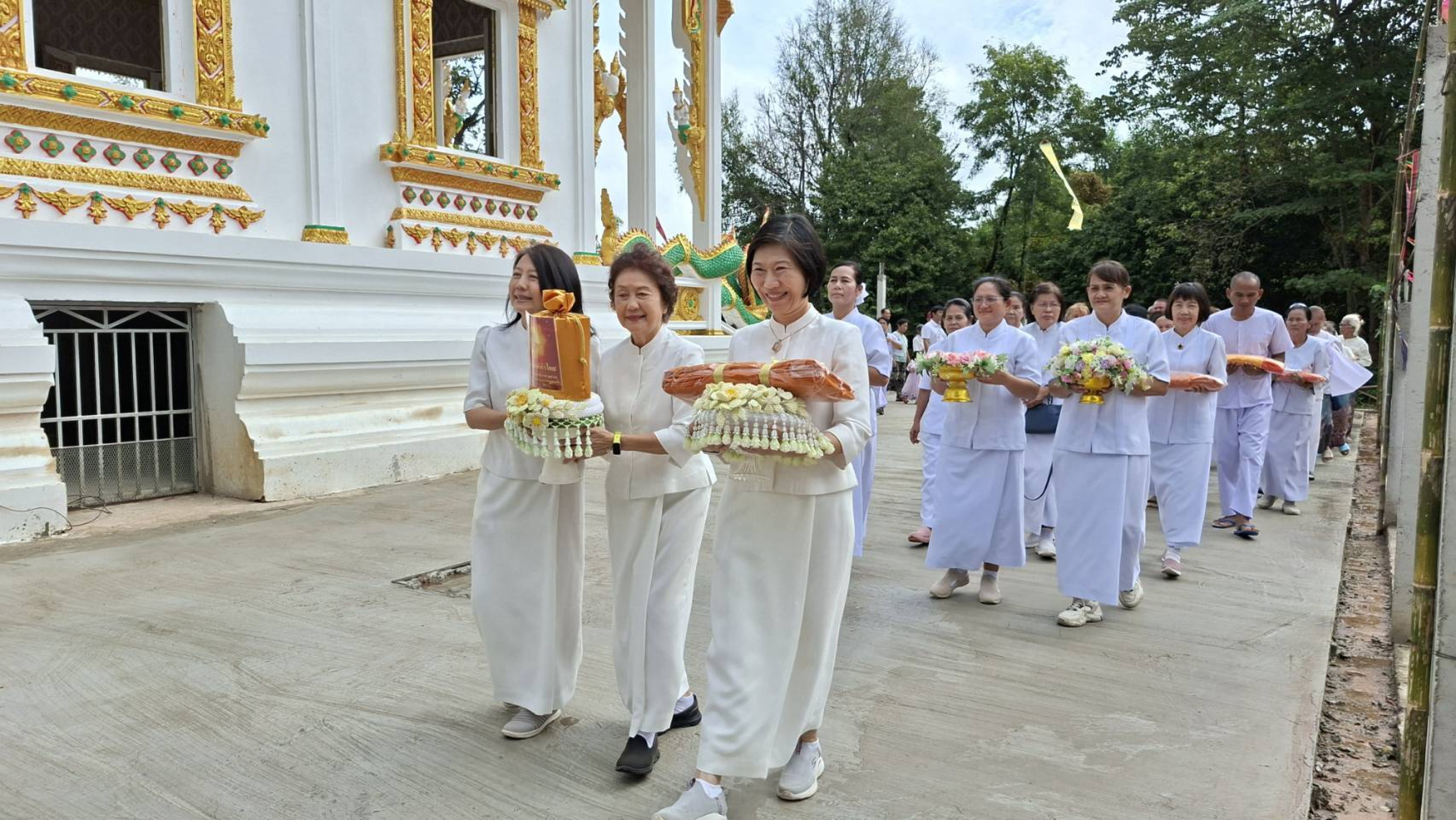 ภาพร่วมขบวนกฐินวัดทรงศิลา