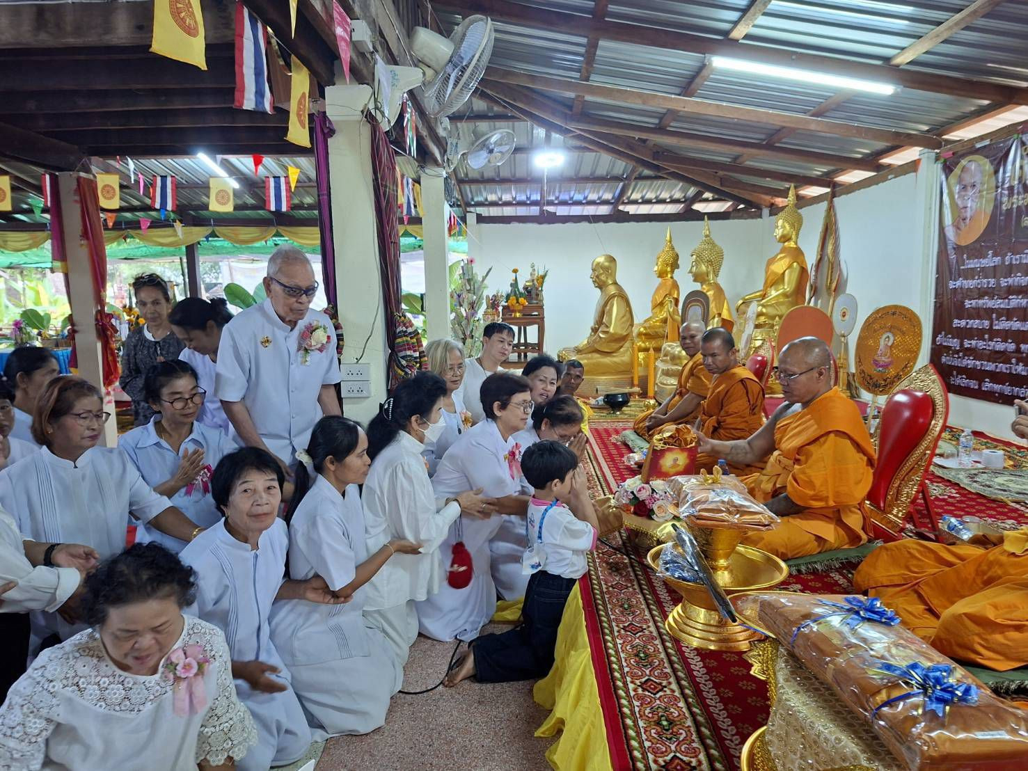 ภาพร่วมขบวนกฐินวัดหนองเทา