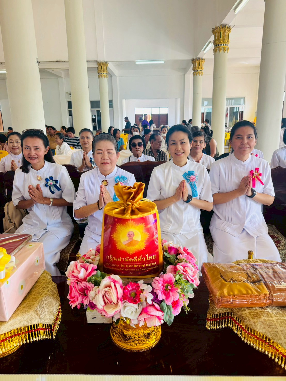 ภาพร่วมพิธีกรรมวัดบ้านแดง