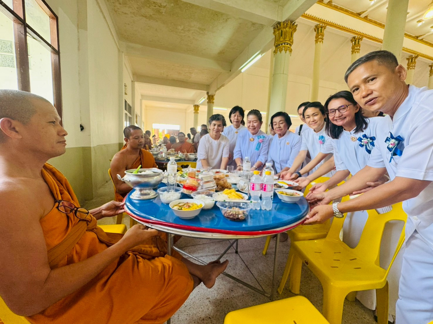 ภาพร่วมพิธีกรรมวัดบ้านแดง