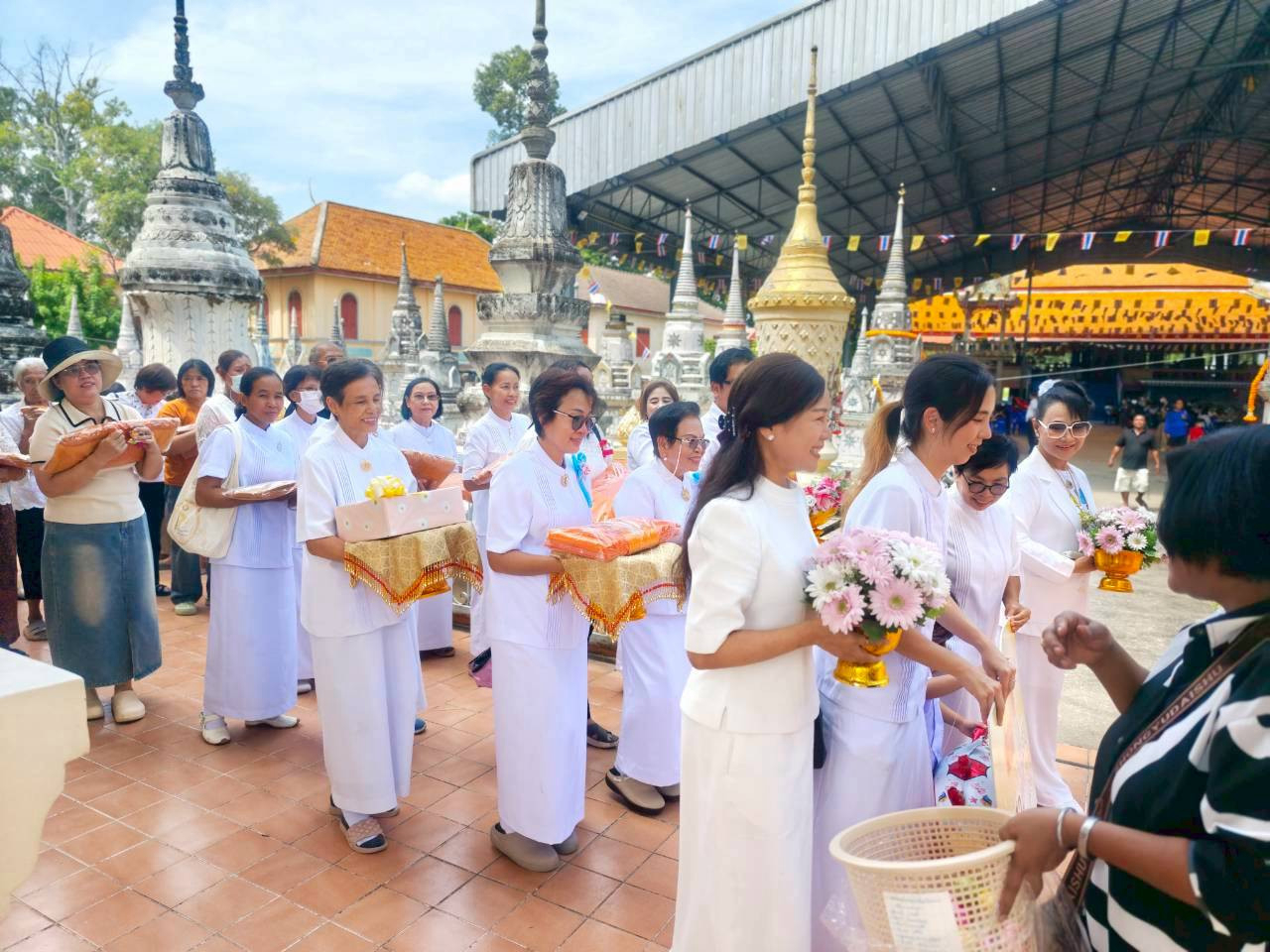 ภาพร่วมพิธีกรรมวัดสำพะเนียง