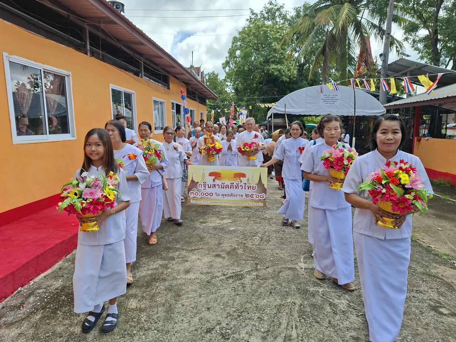 ภาพร่วมขบวนกฐินวัดห้วยหิน