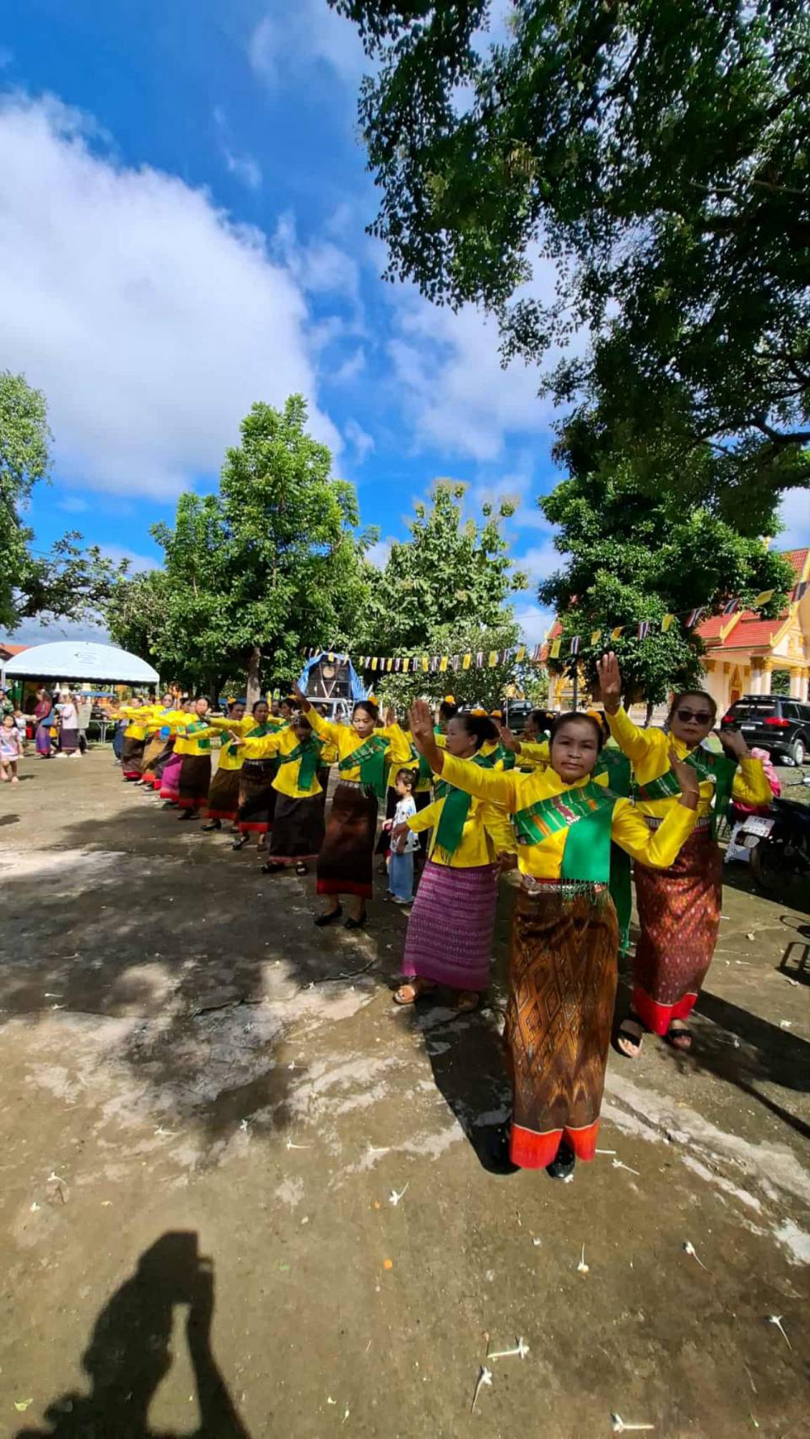 ภาพร่วมพิธีกรรมวัดห้วยหิน