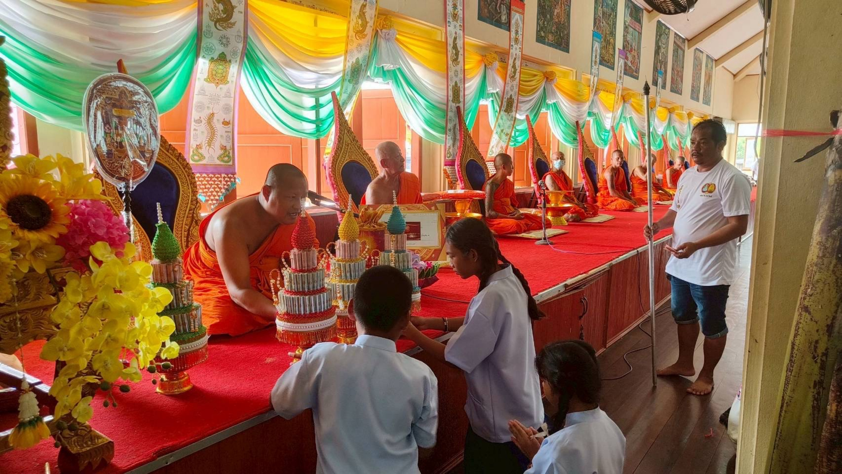 ภาพร่วมพิธีกรรมวัดศาลาลอย