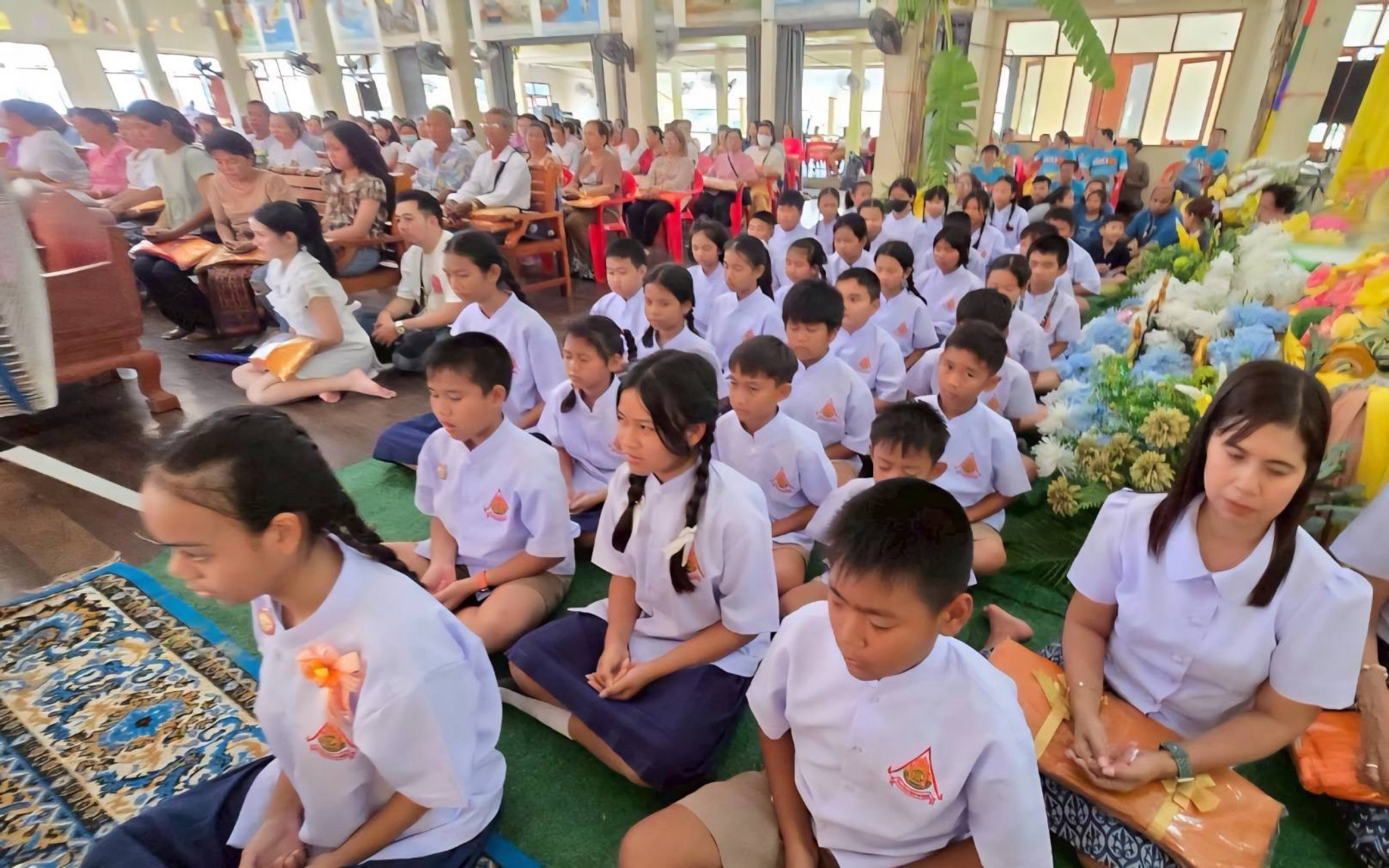 ภาพร่วมพิธีกรรมวัดศาลาลอย