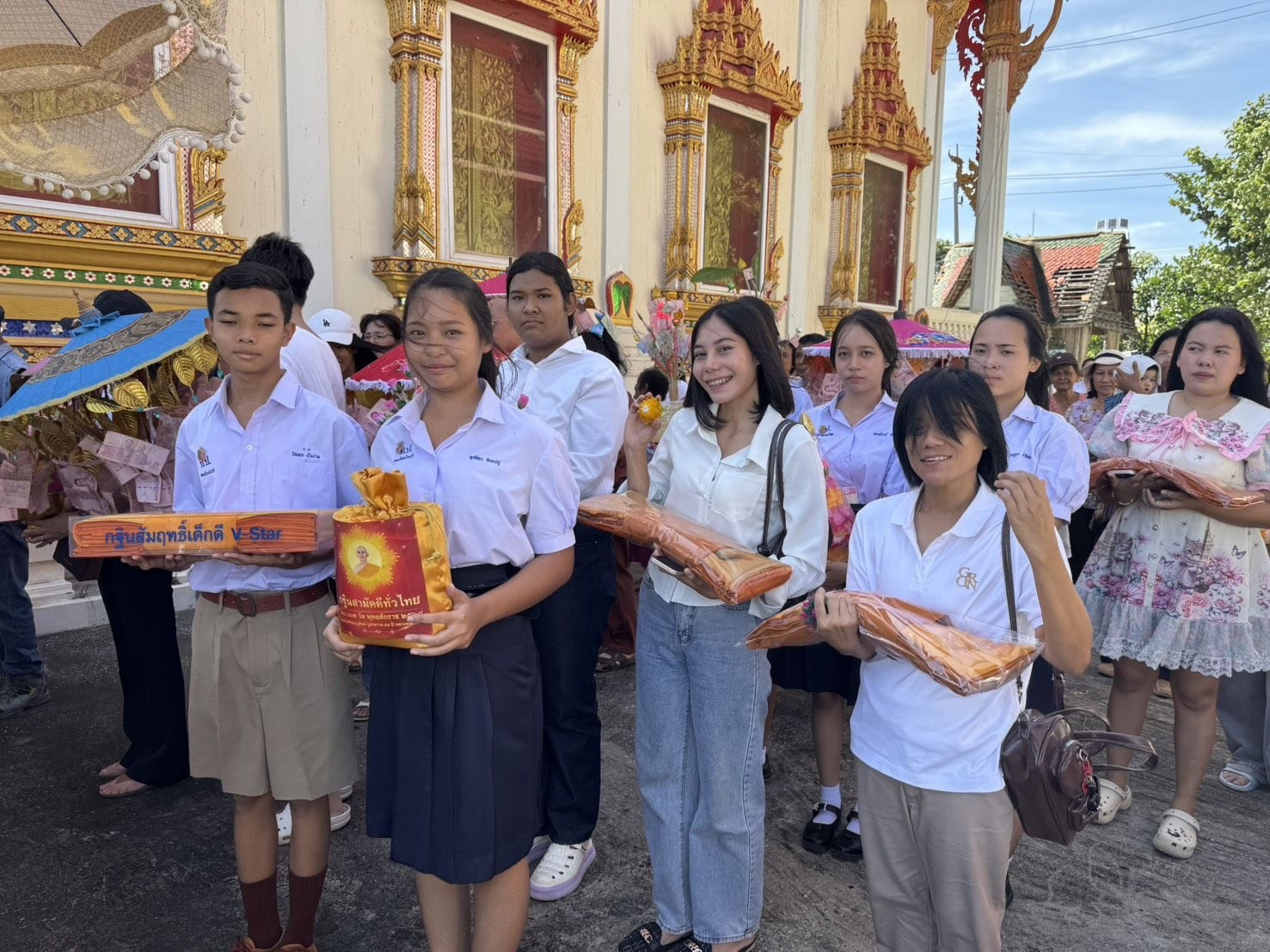 ภาพร่วมขบวนกฐินวัดหงษ์