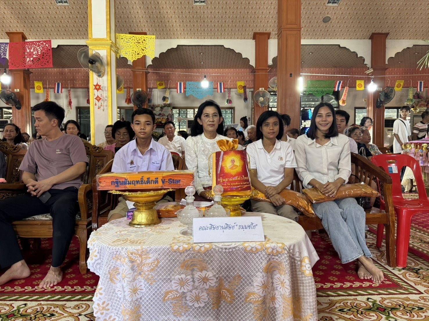 ภาพร่วมพิธีกรรมวัดหงษ์