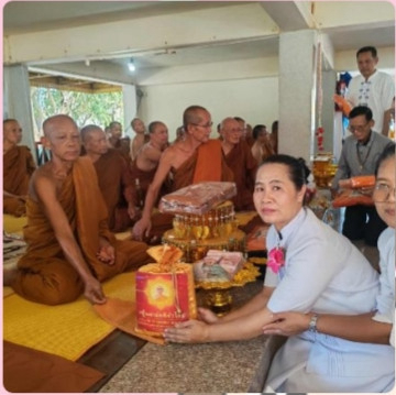 ภาพการถวายปัจจัยวัดป่าถ้ำสงแคน