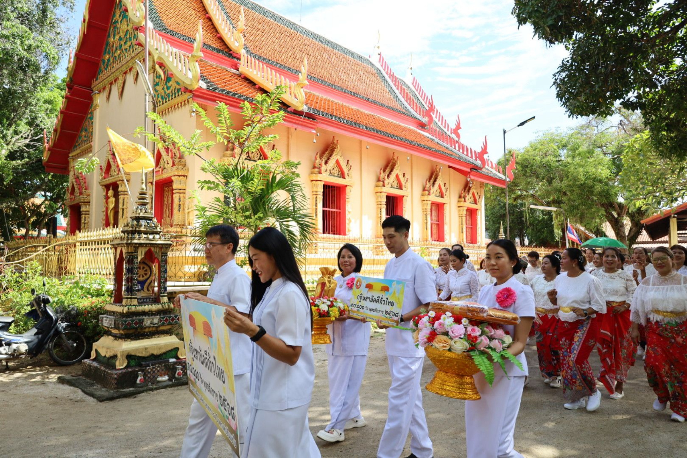 ภาพร่วมขบวนกฐินวัดภูเขาทอง