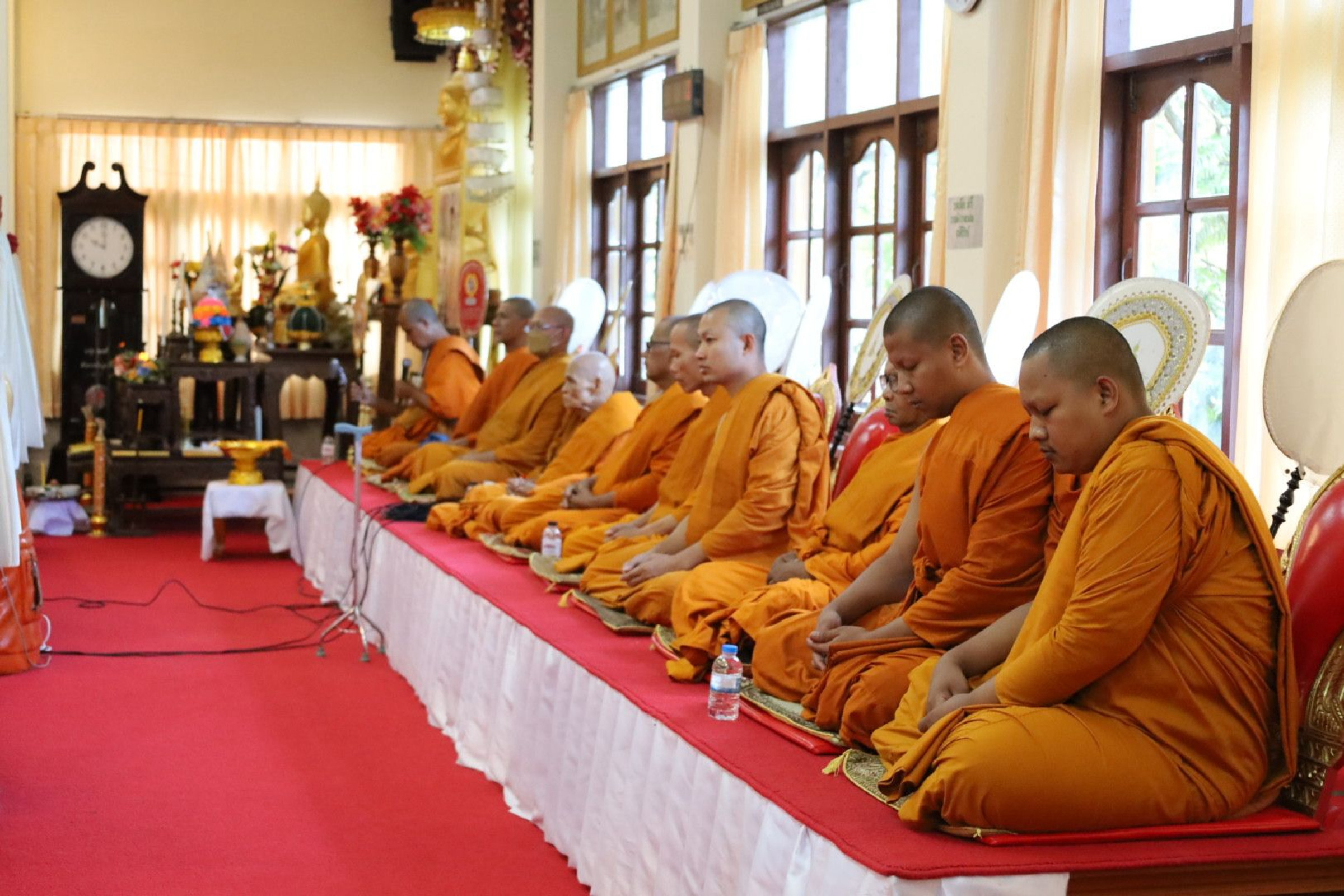 ภาพร่วมพิธีกรรมวัดภูเขาทอง