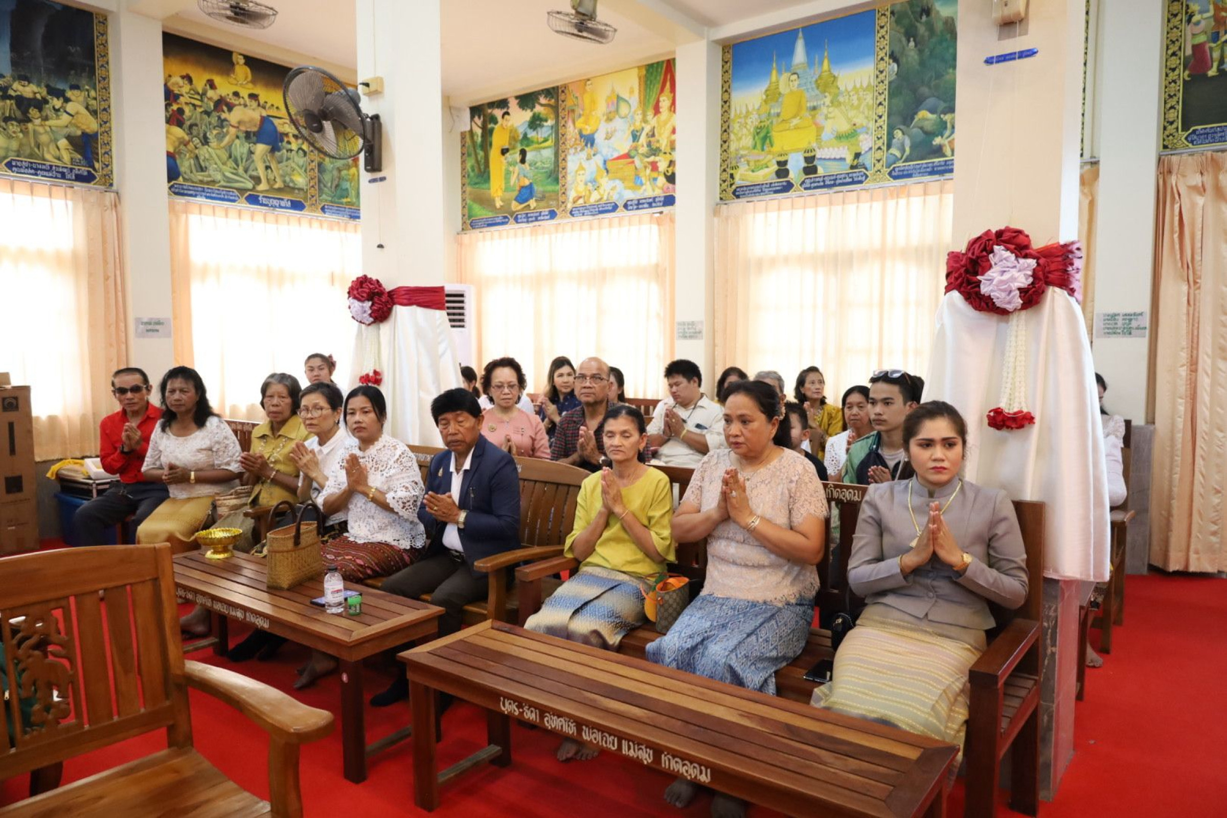 ภาพร่วมพิธีกรรมวัดภูเขาทอง