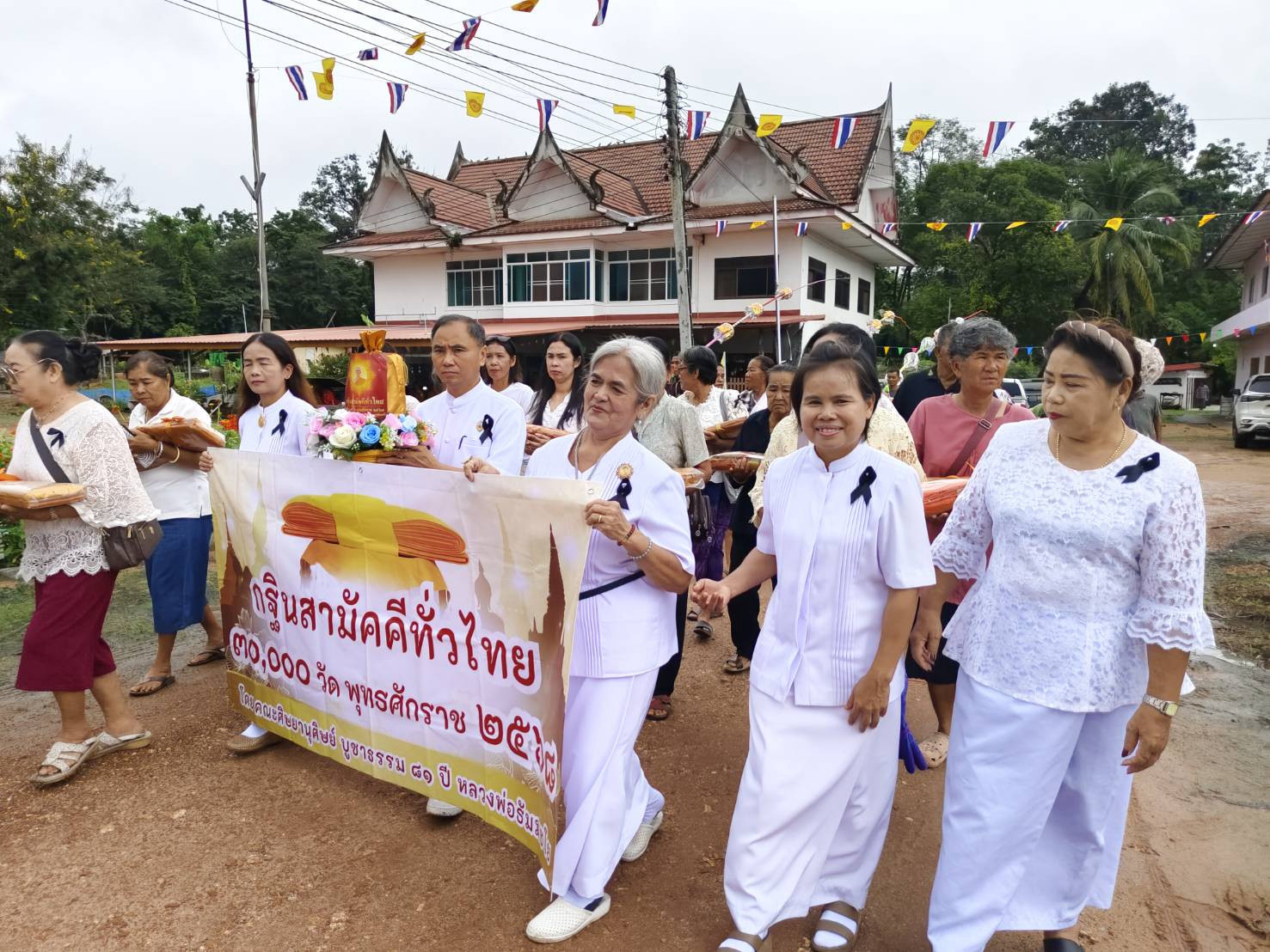 ภาพร่วมพิธีกรรมวัดธรรมธาราม