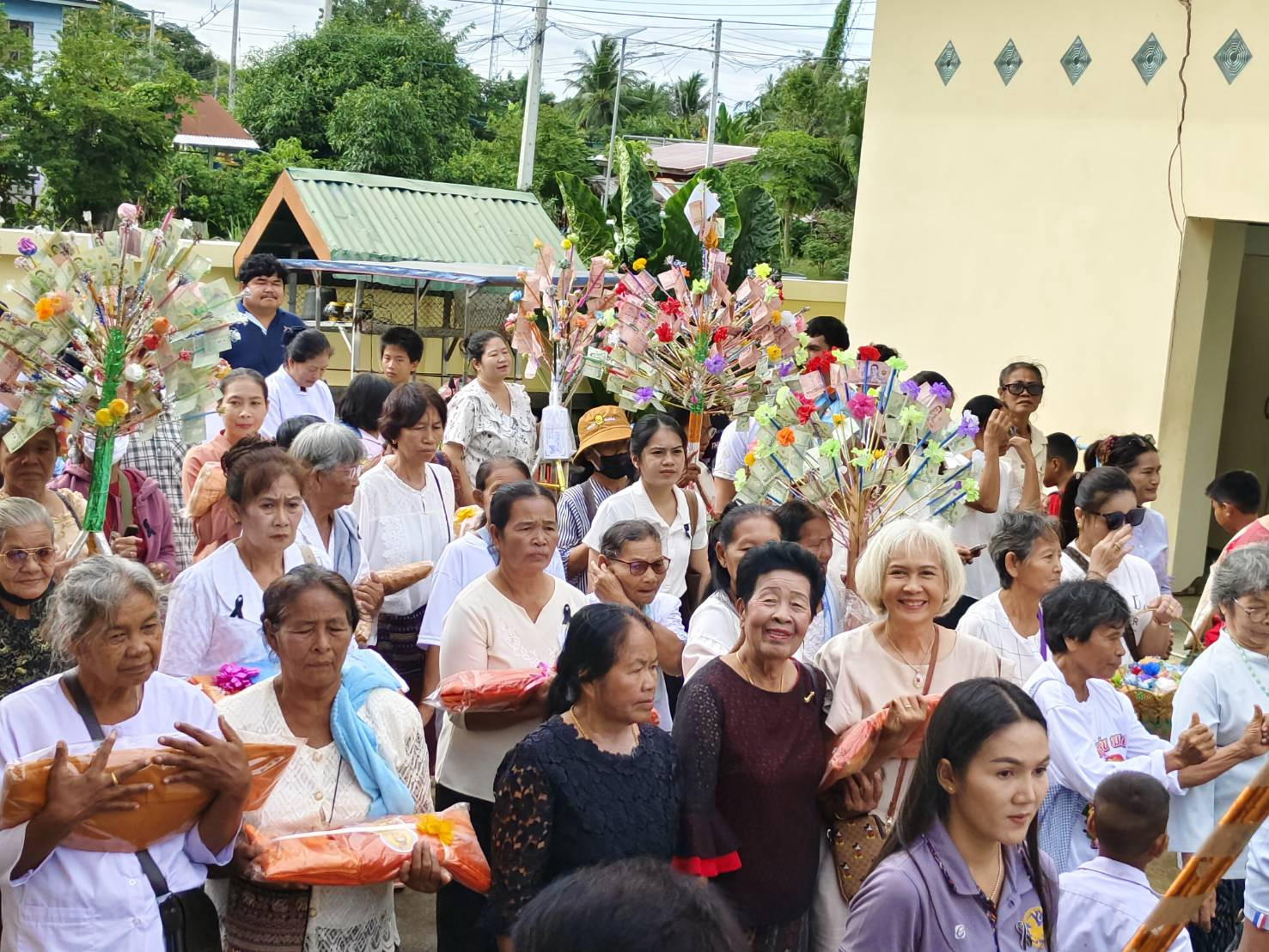ภาพร่วมพิธีกรรมวัดคลองสุขใจ