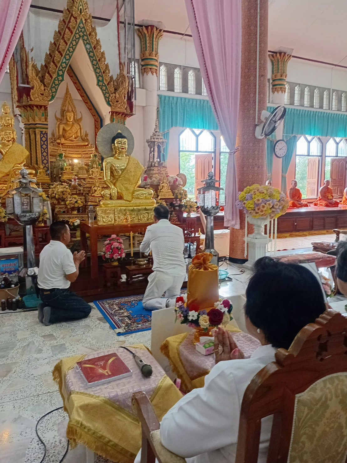 ภาพร่วมพิธีกรรมวัดบึงกระดาน