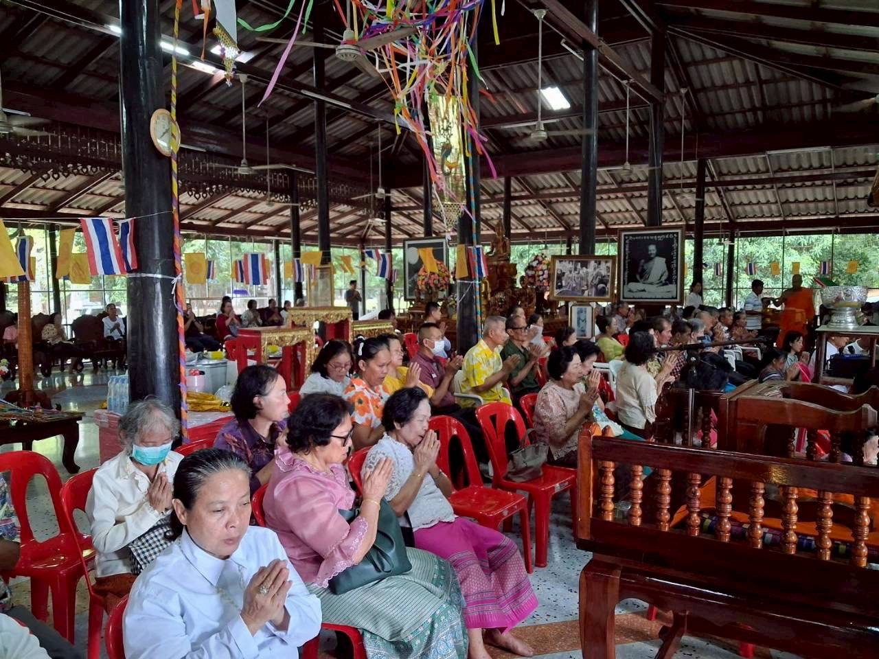 ภาพร่วมพิธีกรรมวัดดงเสือเหลือง
