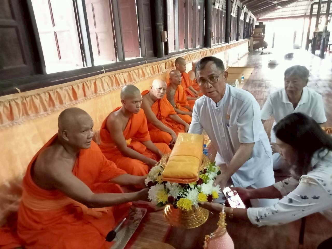 ภาพร่วมพิธีกรรมวัดดงเสือเหลือง