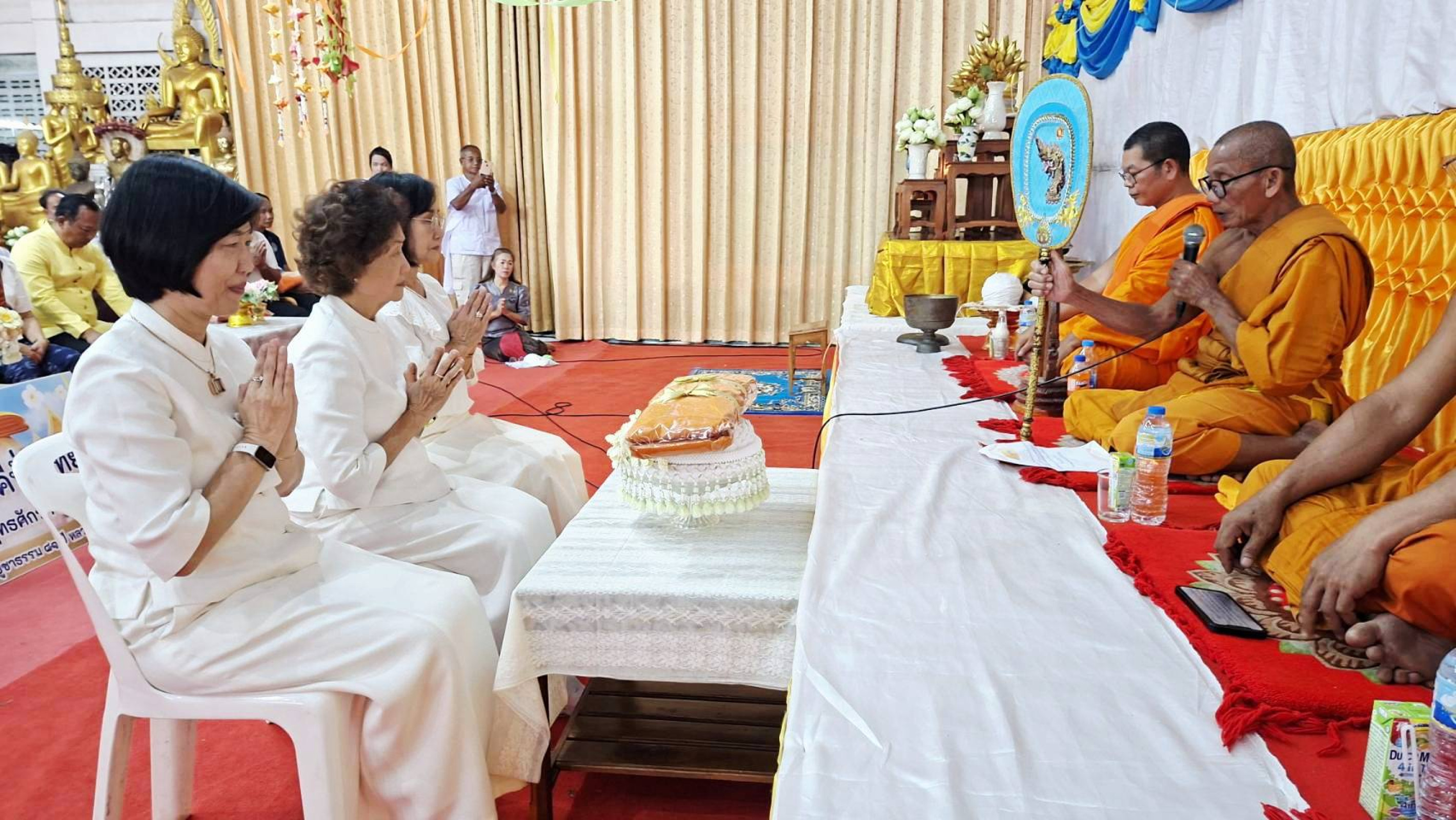 ภาพร่วมพิธีกรรมวัดบ้านบัว