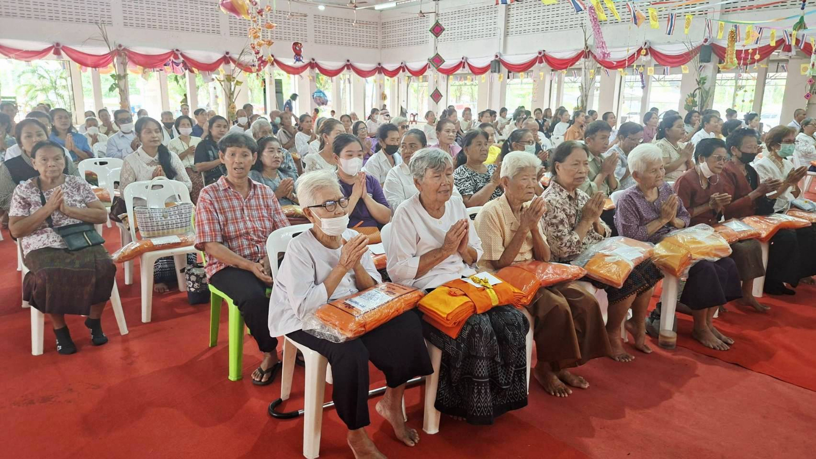 ภาพร่วมพิธีกรรมวัดบ้านบัว