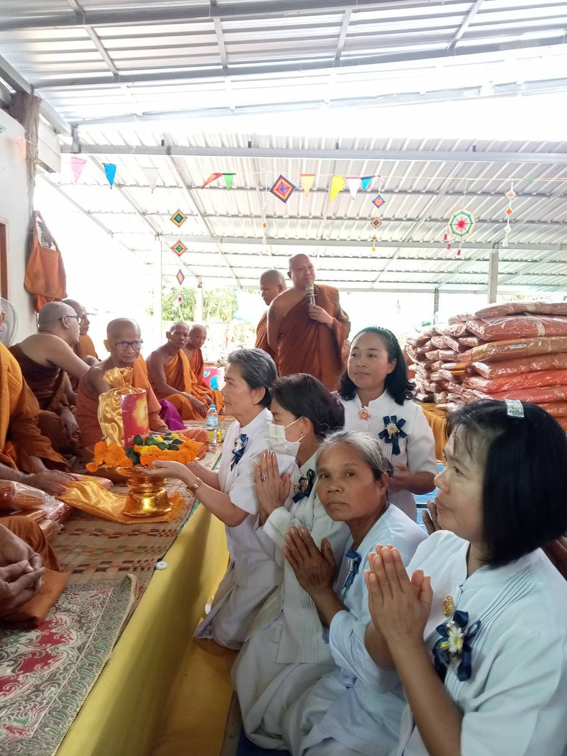 ภาพร่วมพิธีกรรมที่พักสงฆ์สวนธรรมะเกษตรนานาชาติ