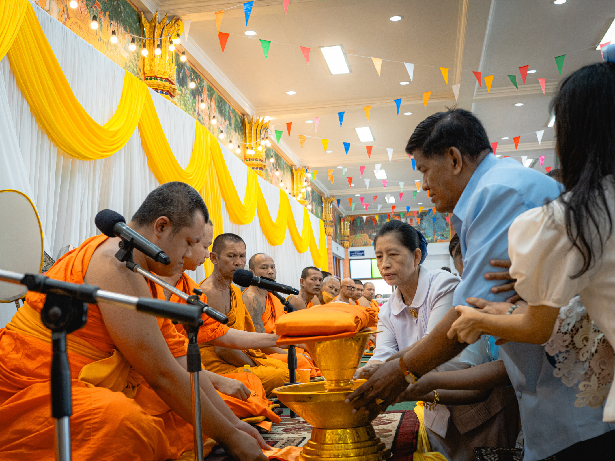 ภาพร่วมพิธีกรรมวัดสะแกงาม