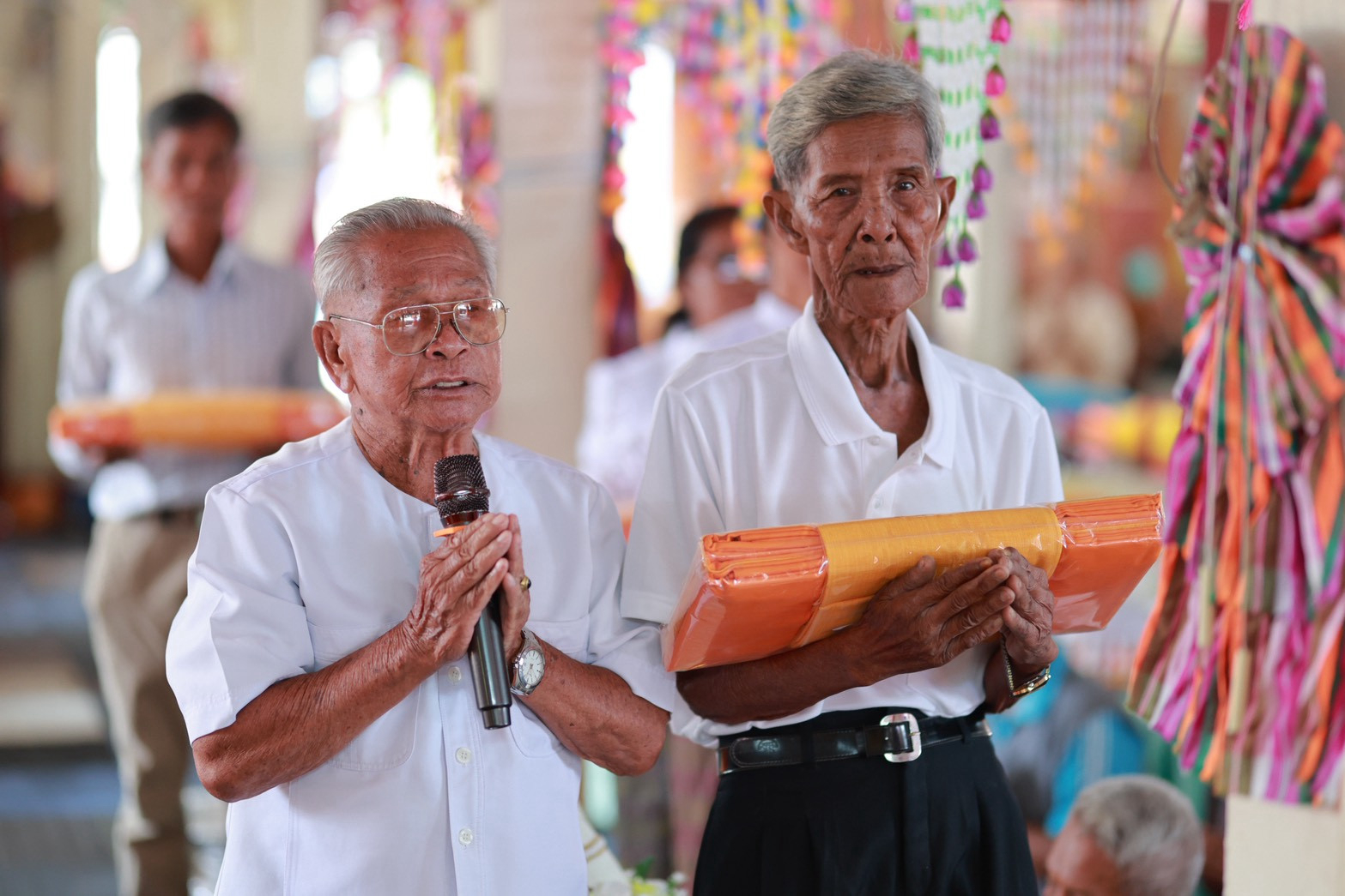 ภาพร่วมพิธีกรรมวัดเสนาถไพรบูลย์
