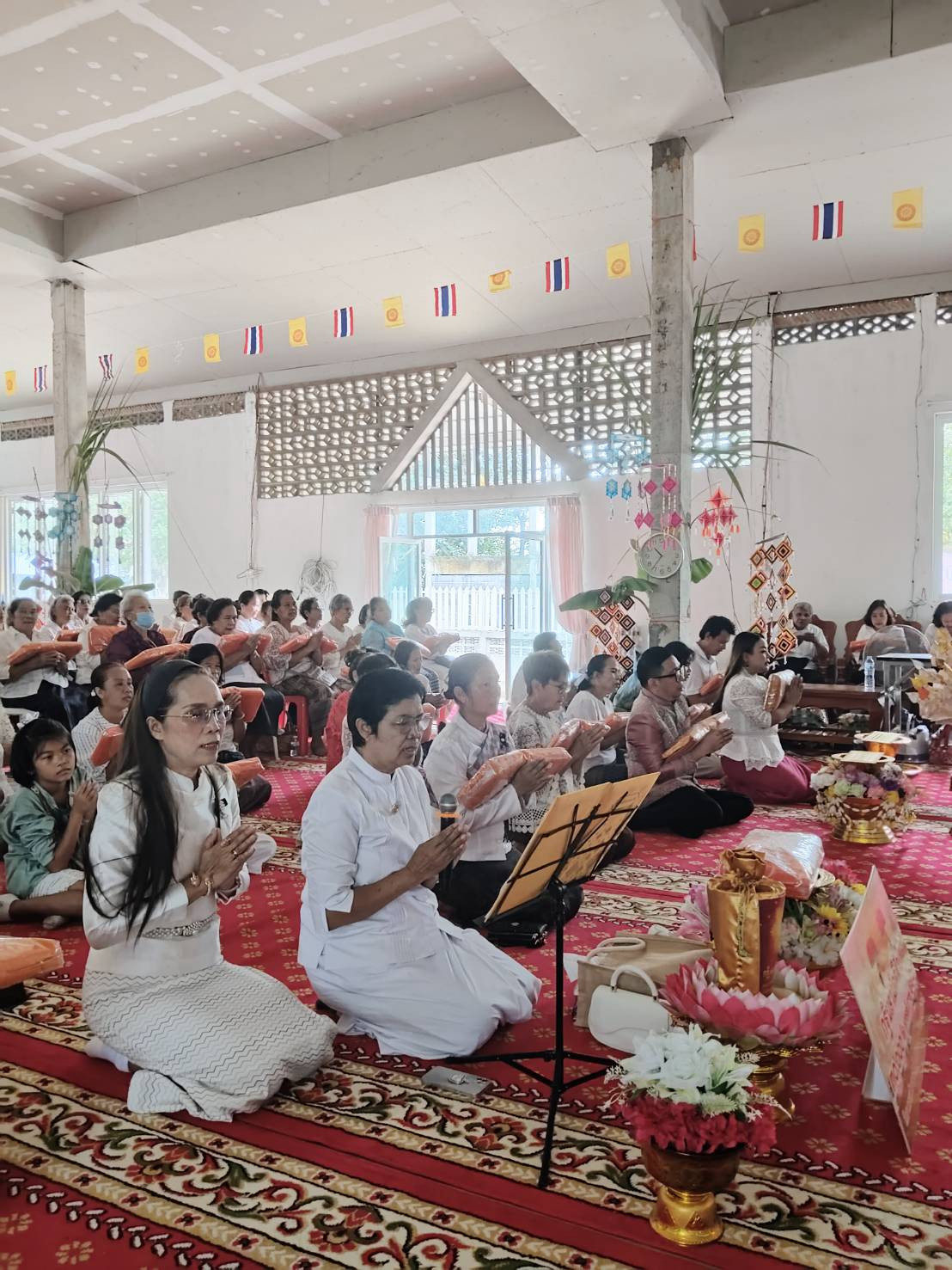 ภาพร่วมพิธีกรรมที่พักสงฆ์วัดพระพุทธบาทภูชาติ