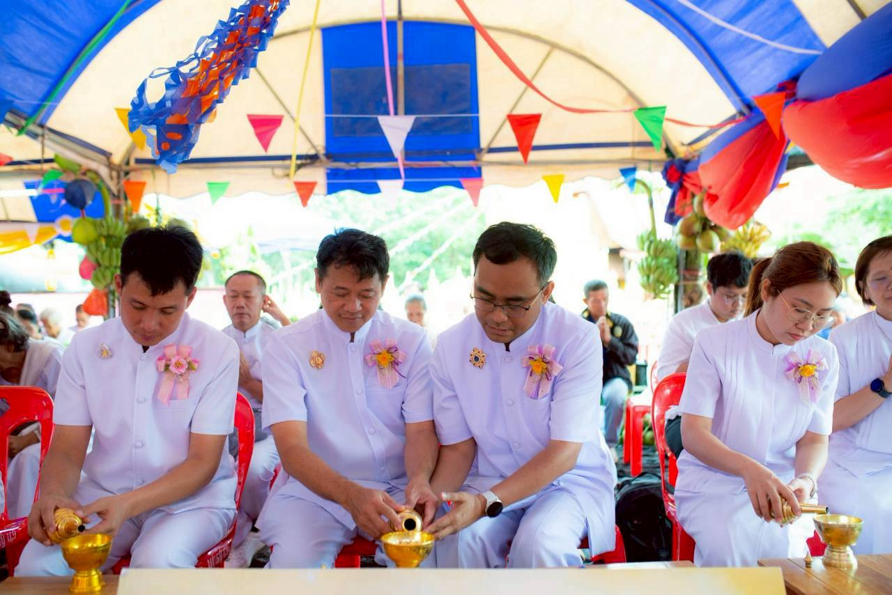 ภาพร่วมพิธีกรรมวัดป่าพนังสลักได