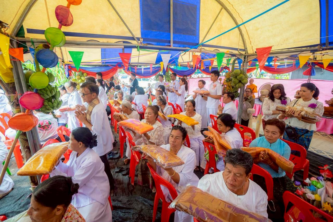 ภาพร่วมพิธีกรรมวัดป่าพนังสลักได