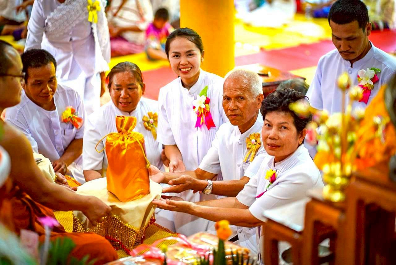 ภาพการถวายปัจจัยวัดศรีสัตตนาค